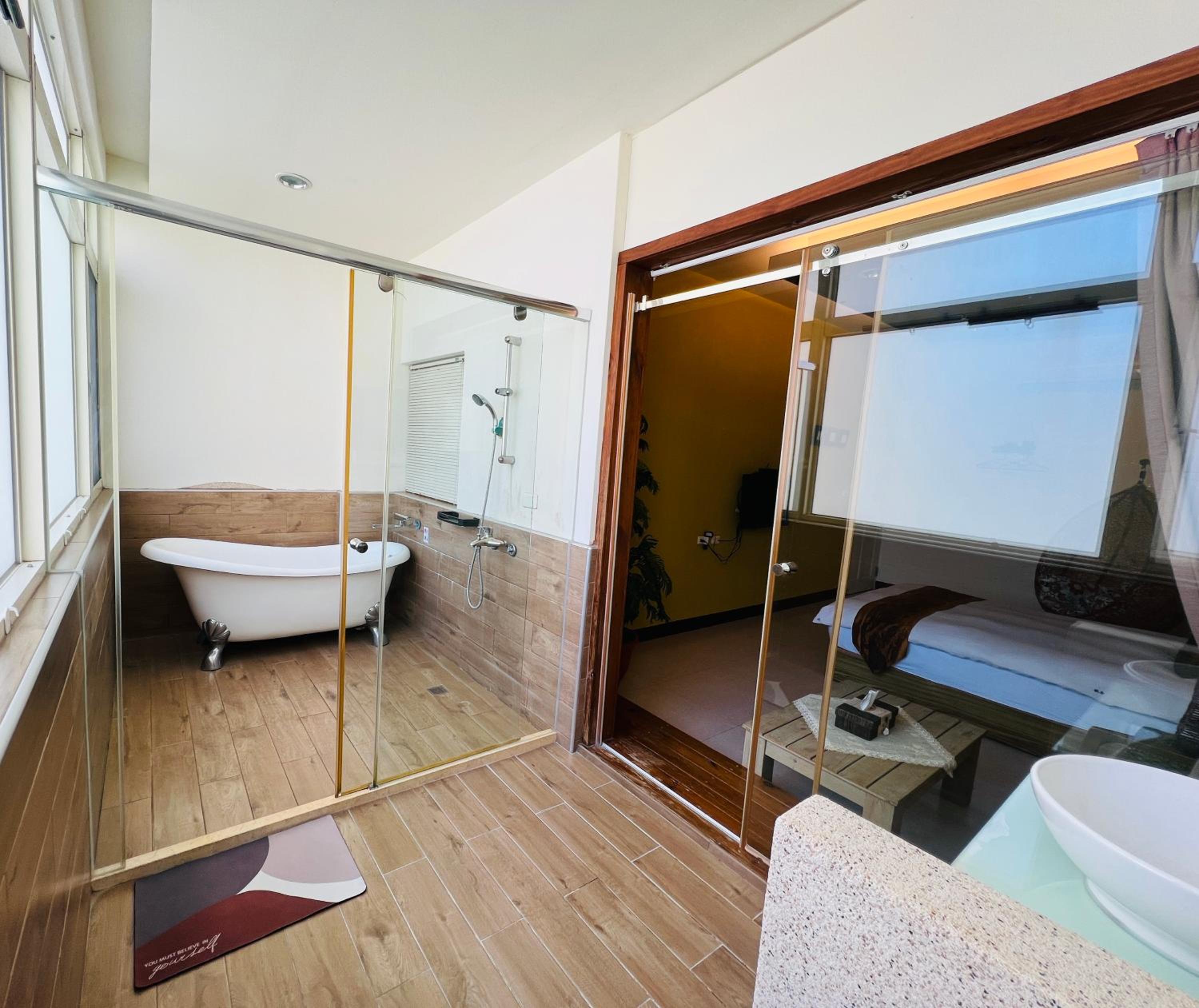 Deluxe Double Room with Bath photo 3