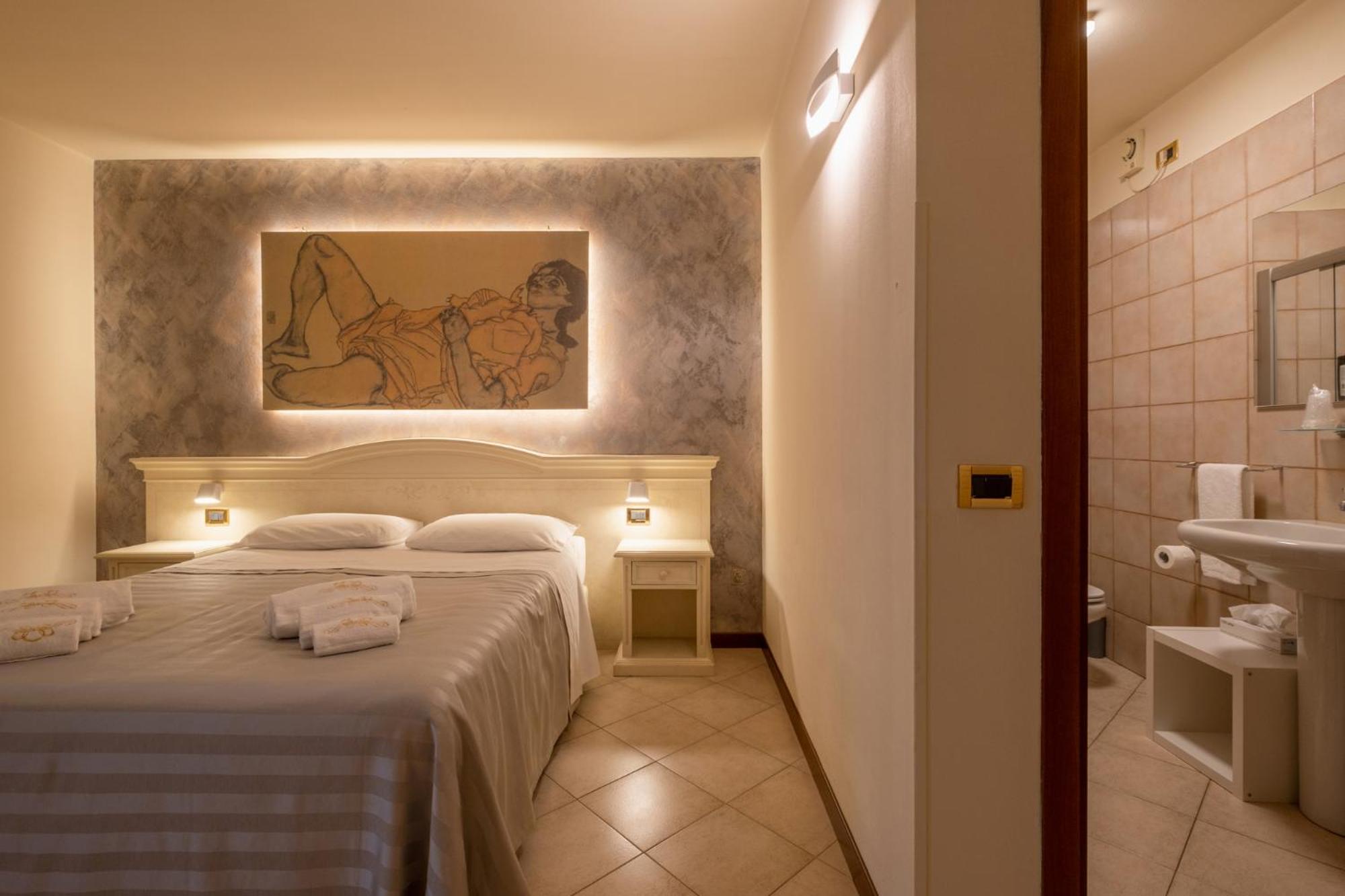 Triple Room - Photo 9