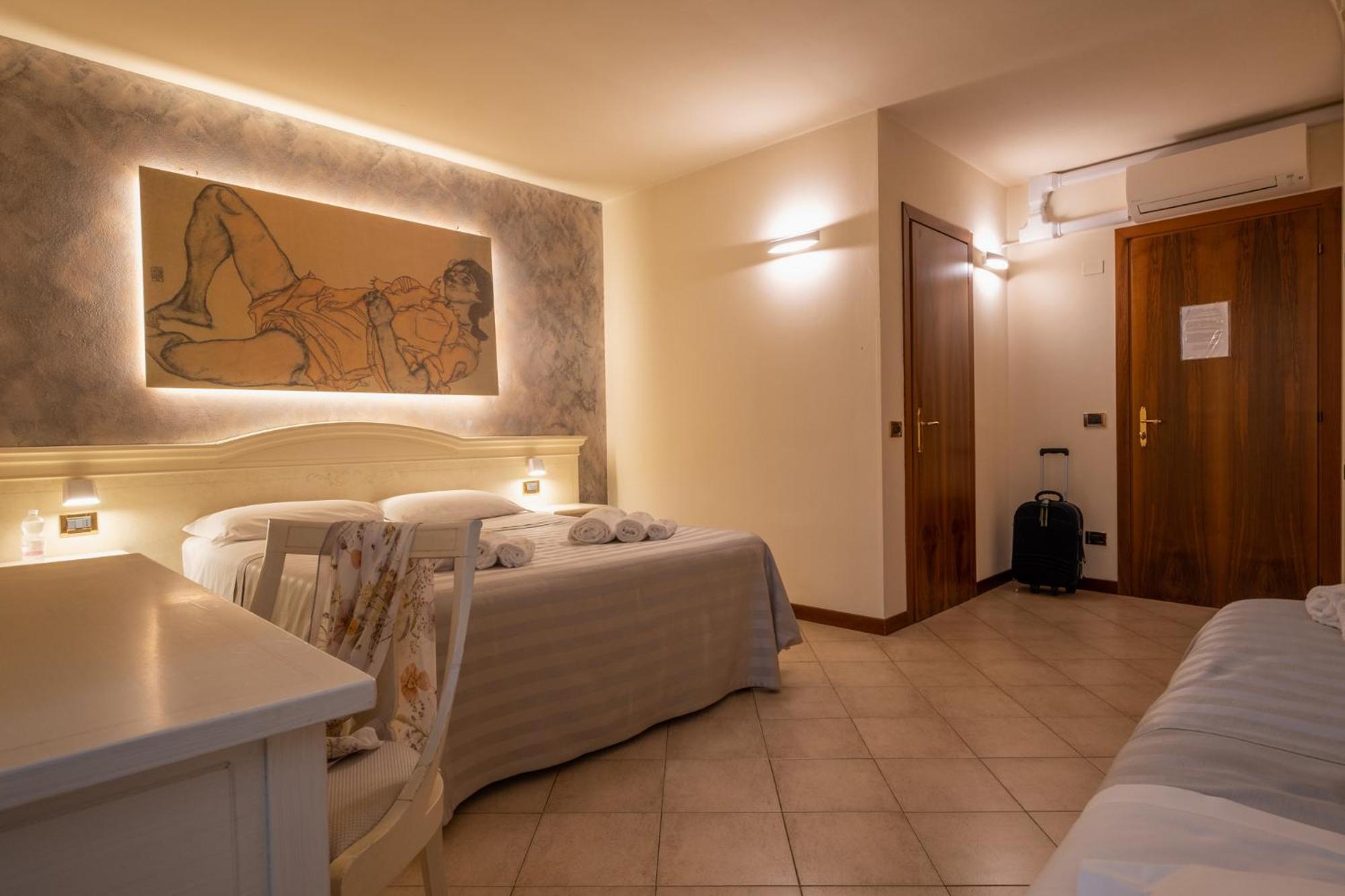 Triple Room - Photo 7