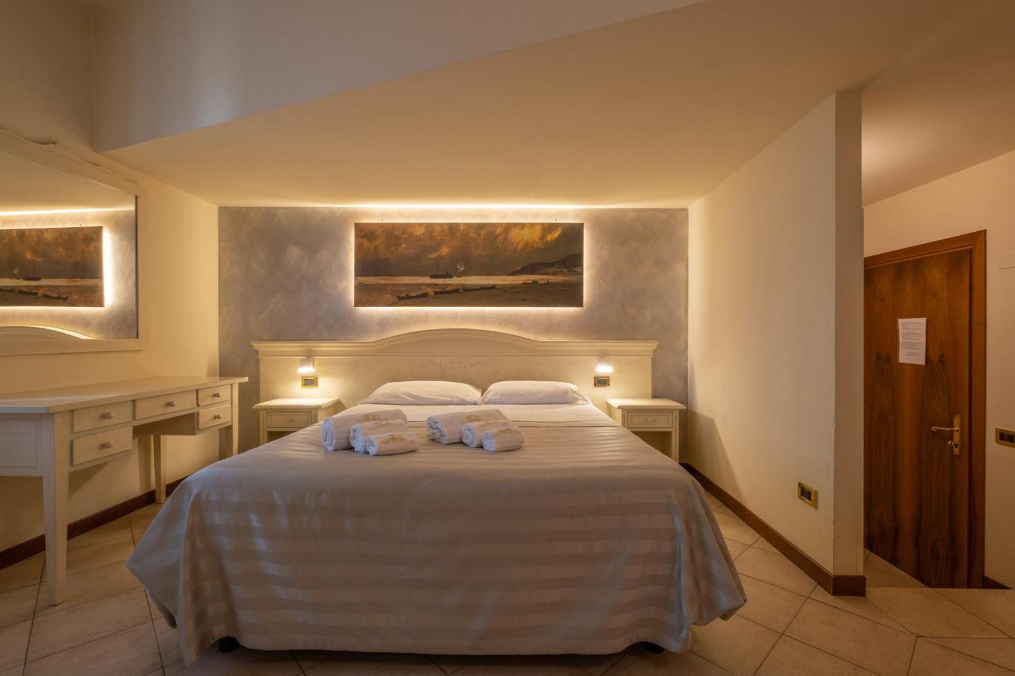Double Room - Photo 8