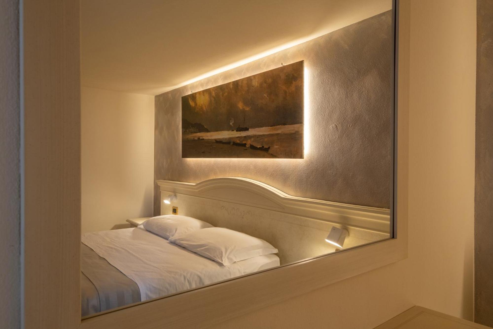 Double Room - Photo 7