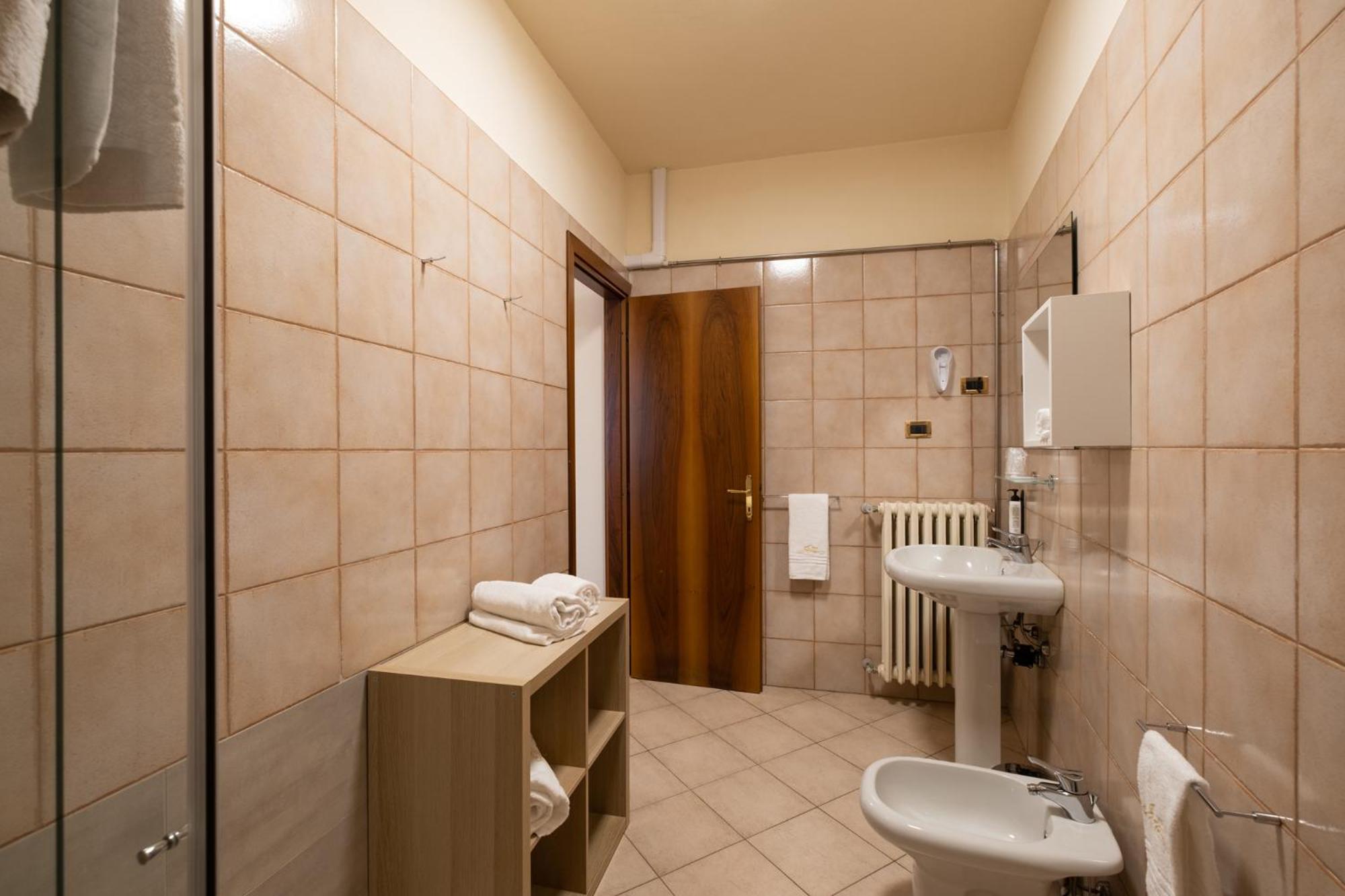 Double Room - Photo 19