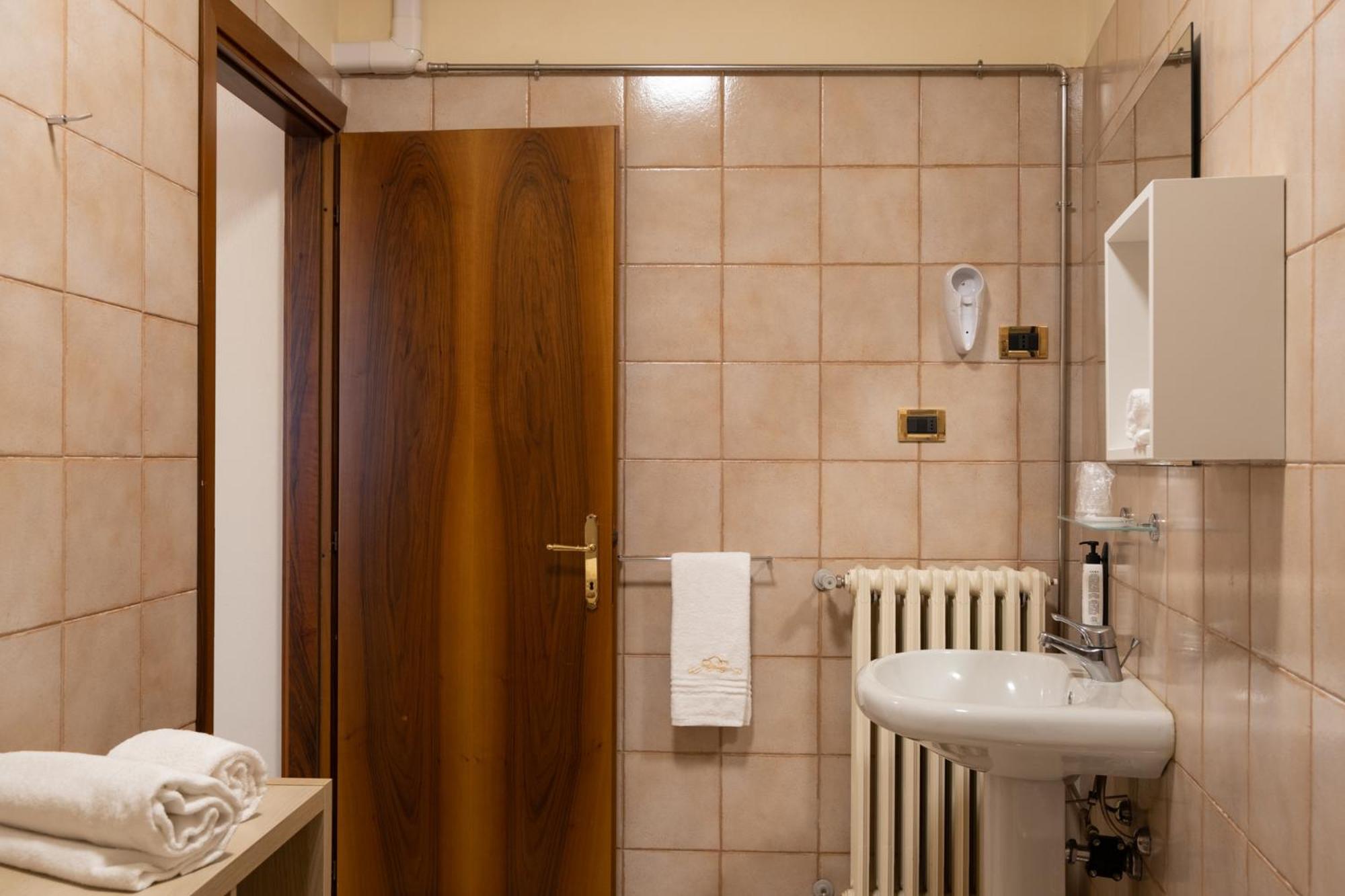 Double Room - Photo 20