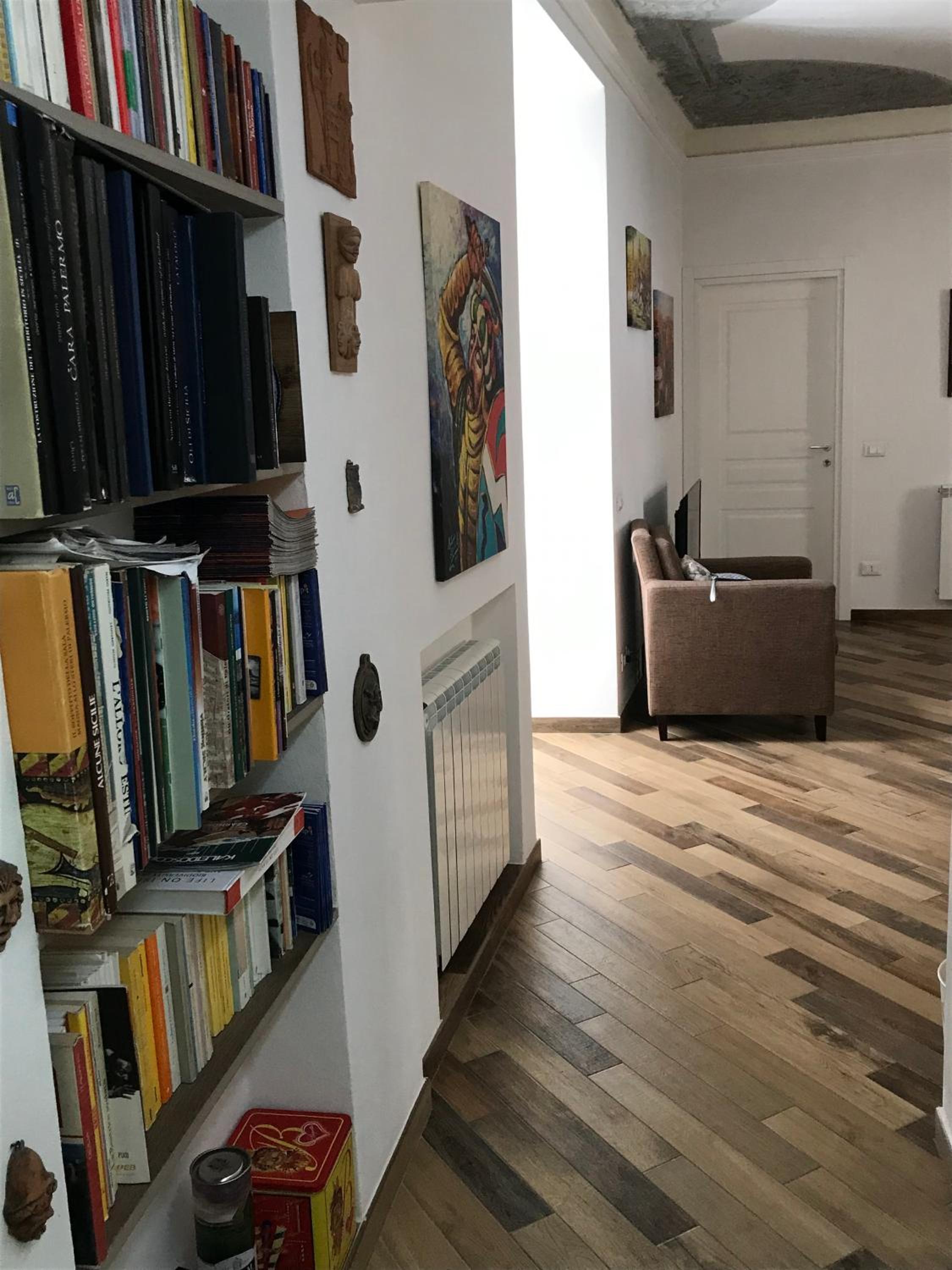 Three-Bedroom House - Photo 2