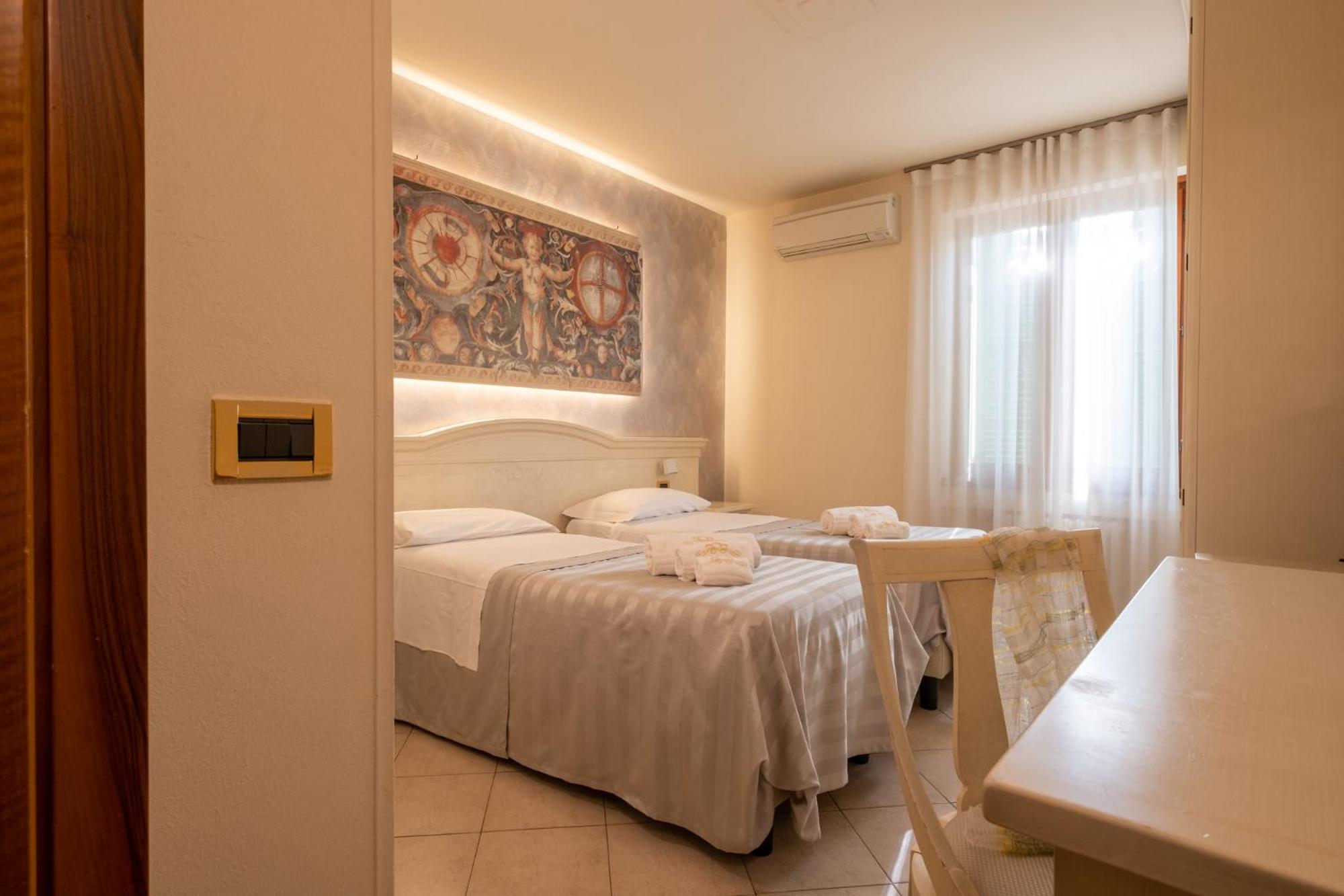 Double Room - Photo 14