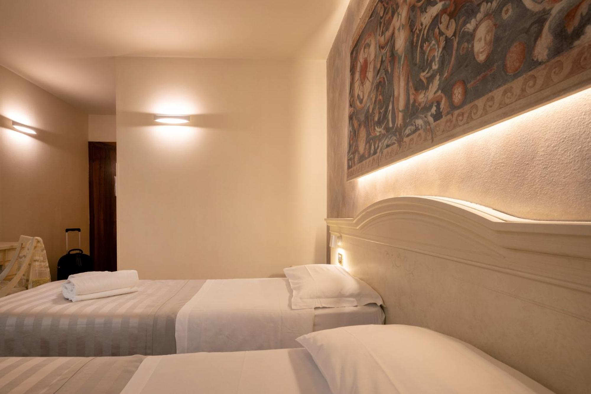 Double Room - Photo 4