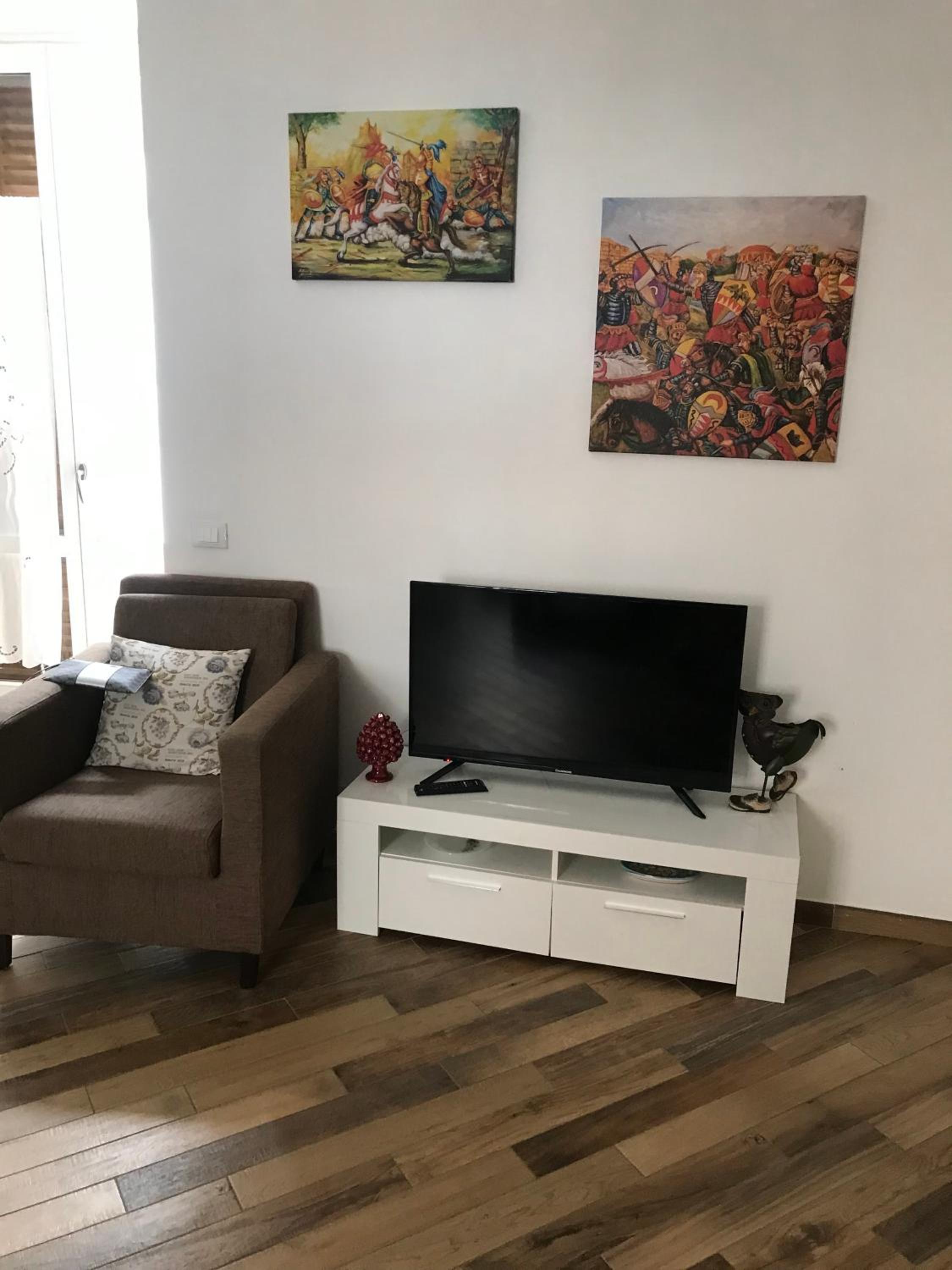 Three-Bedroom House - Photo 8