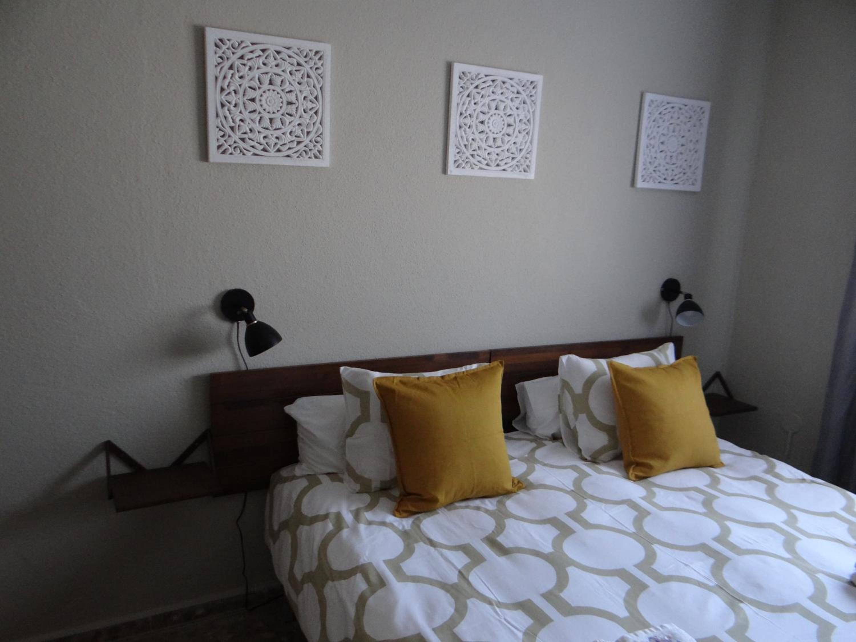 Double Room with Private Bathroom - Photo 21