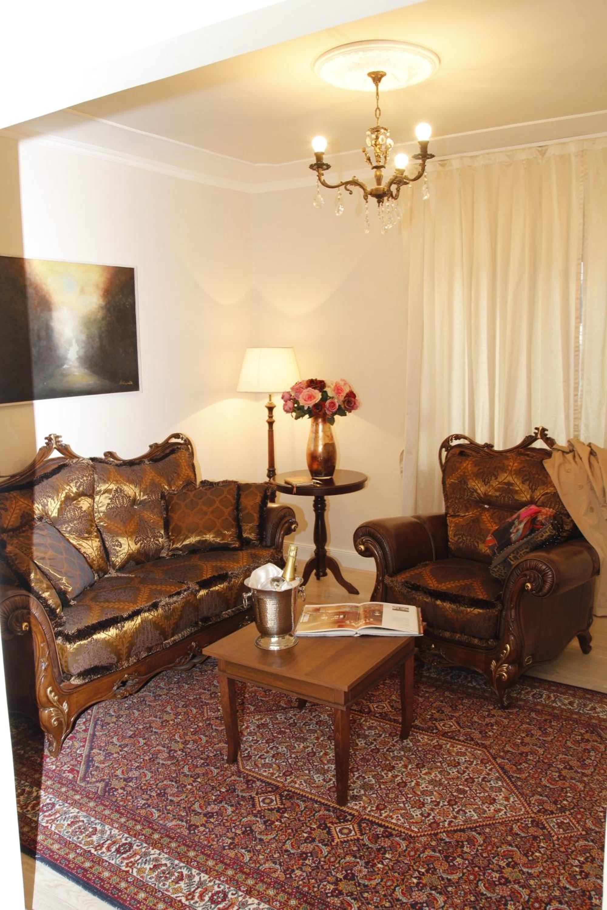 Suite with Balcony and Sea View - Photo 12