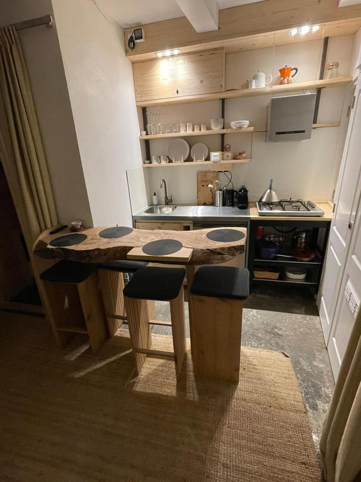 Studio Apartment with One Double Bed photo 3