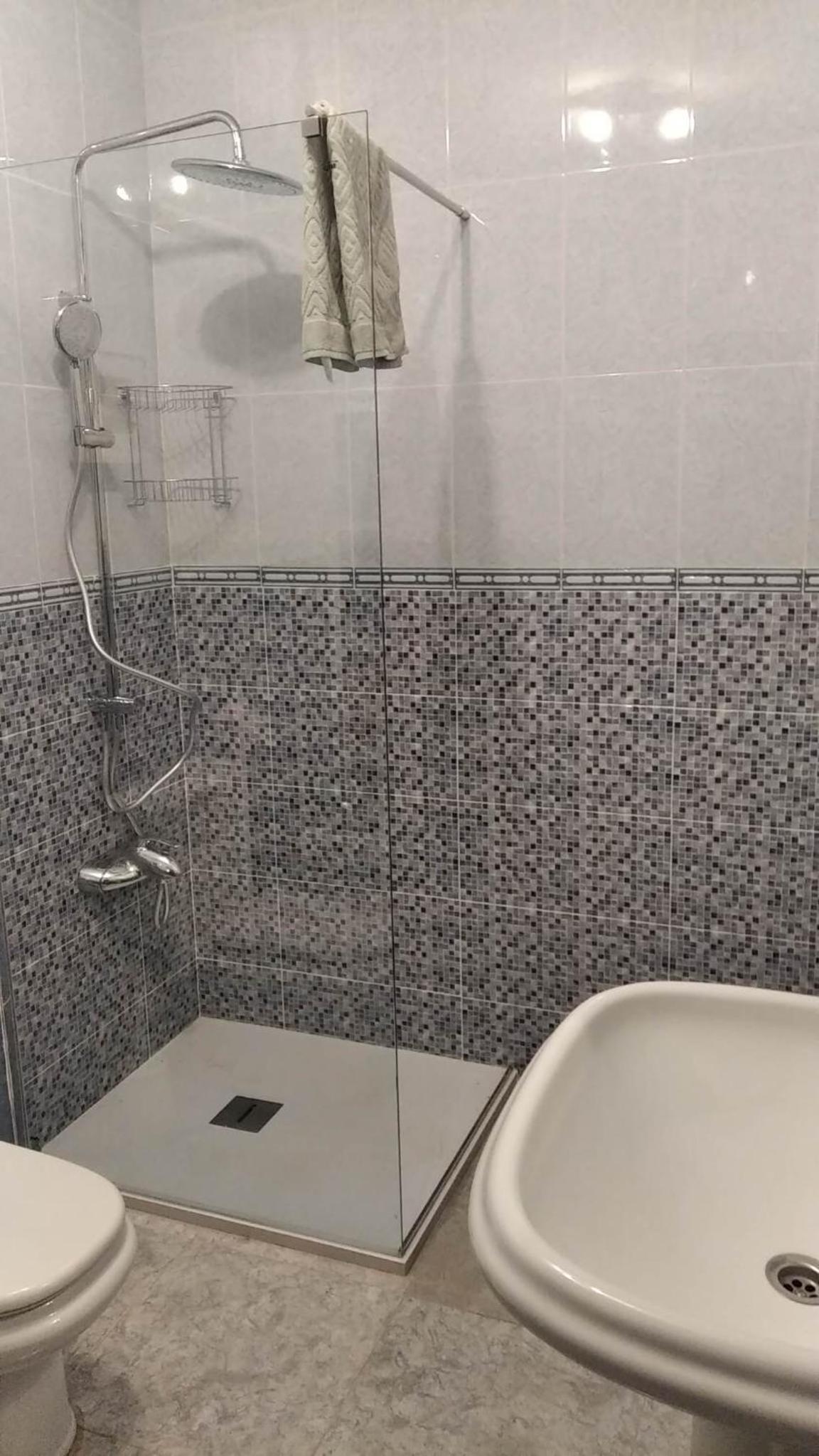 Double Room with Private Bathroom - Photo 19