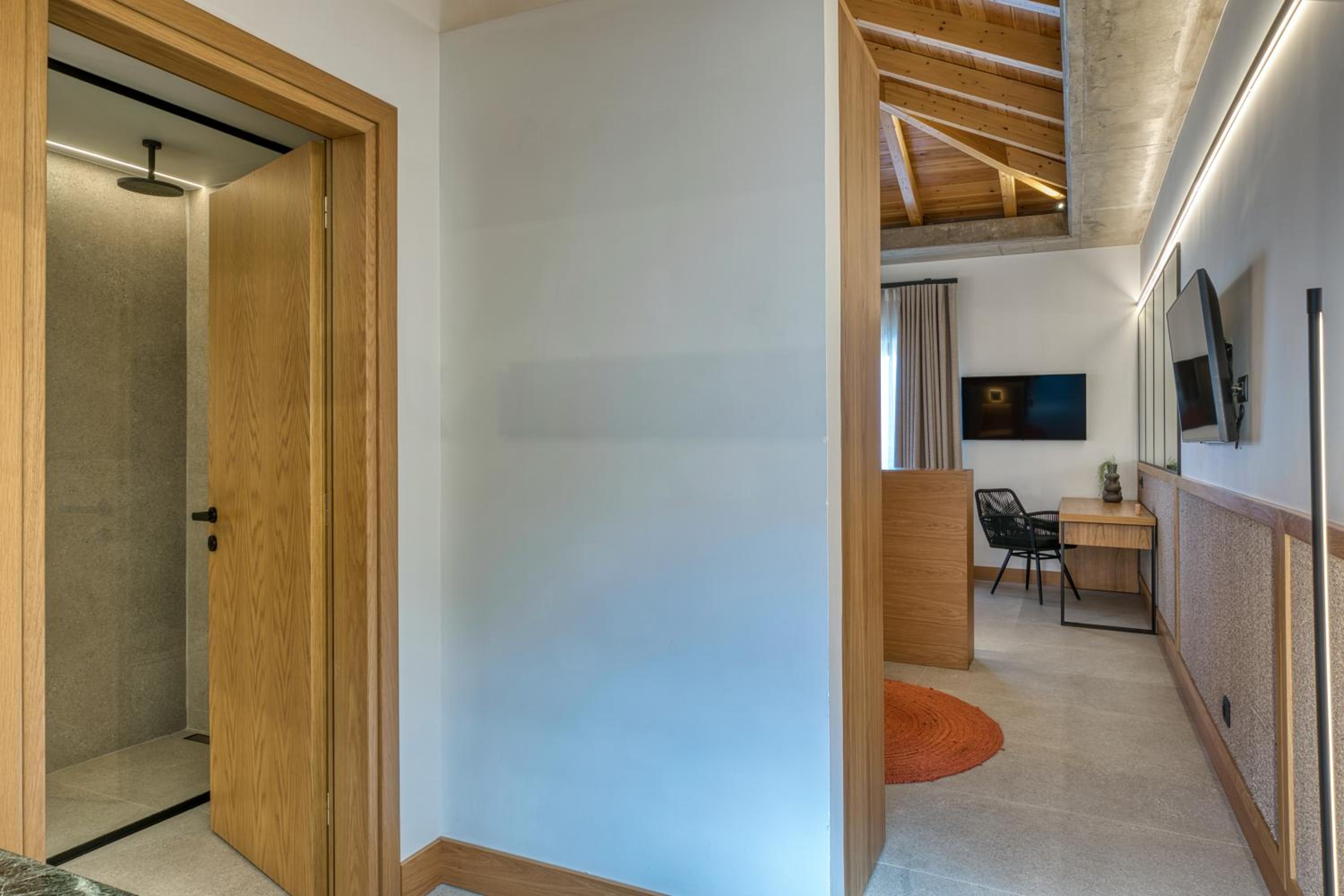 Junior Suite with Balcony and Partial Sea View - Photo 9