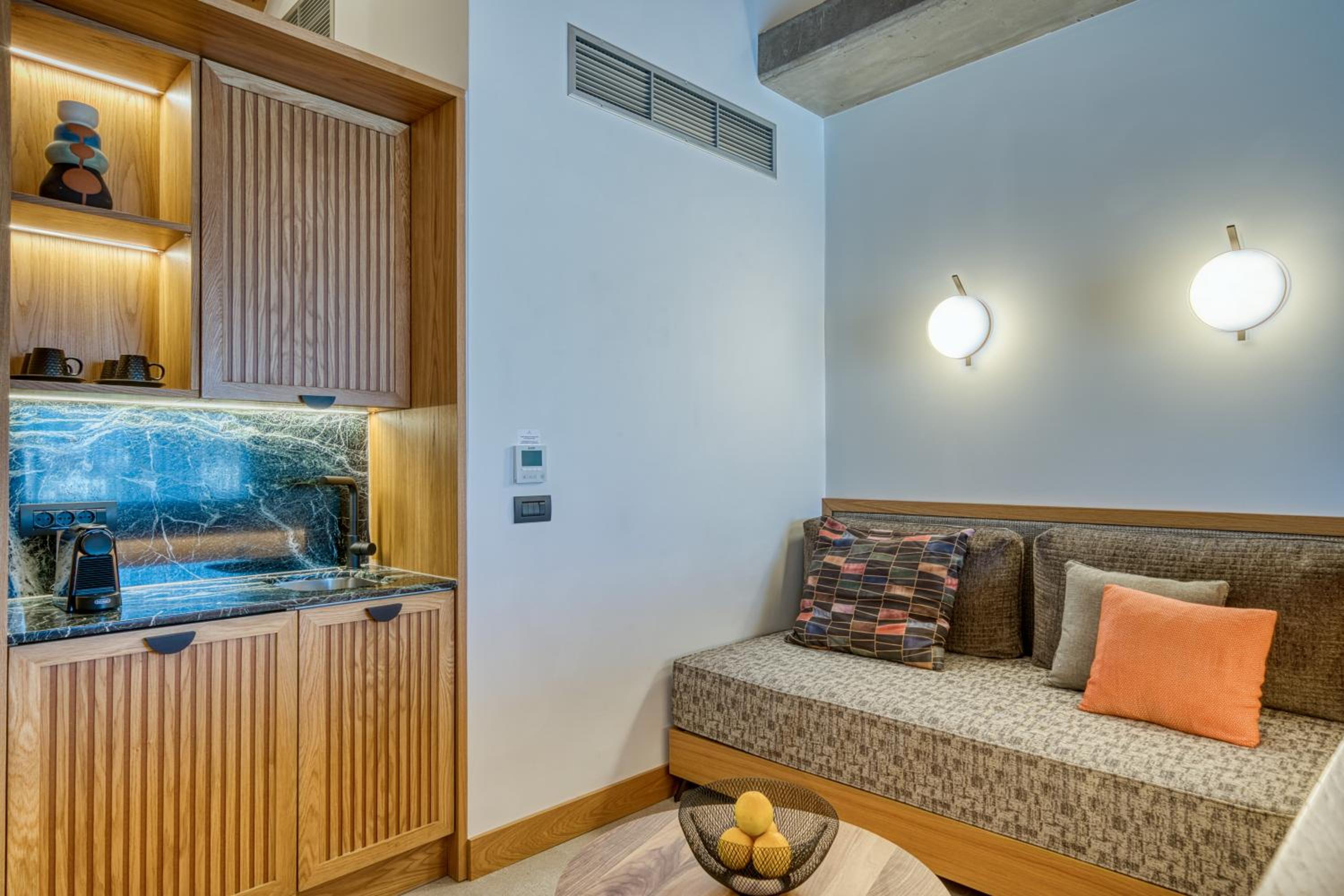 Junior Suite with Balcony and Partial Sea View - Photo 8