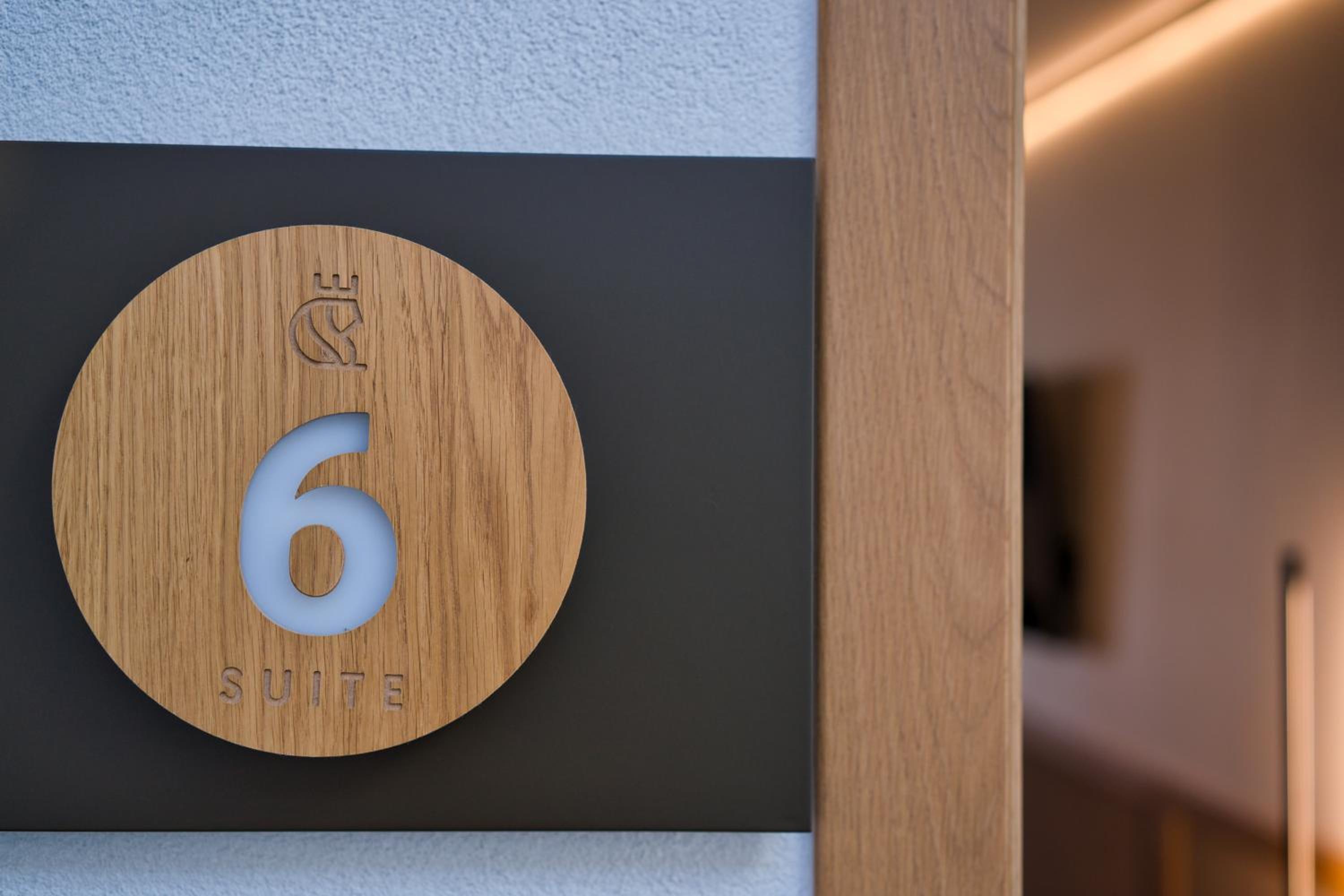 Junior Suite with Balcony and Partial Sea View - Photo 4