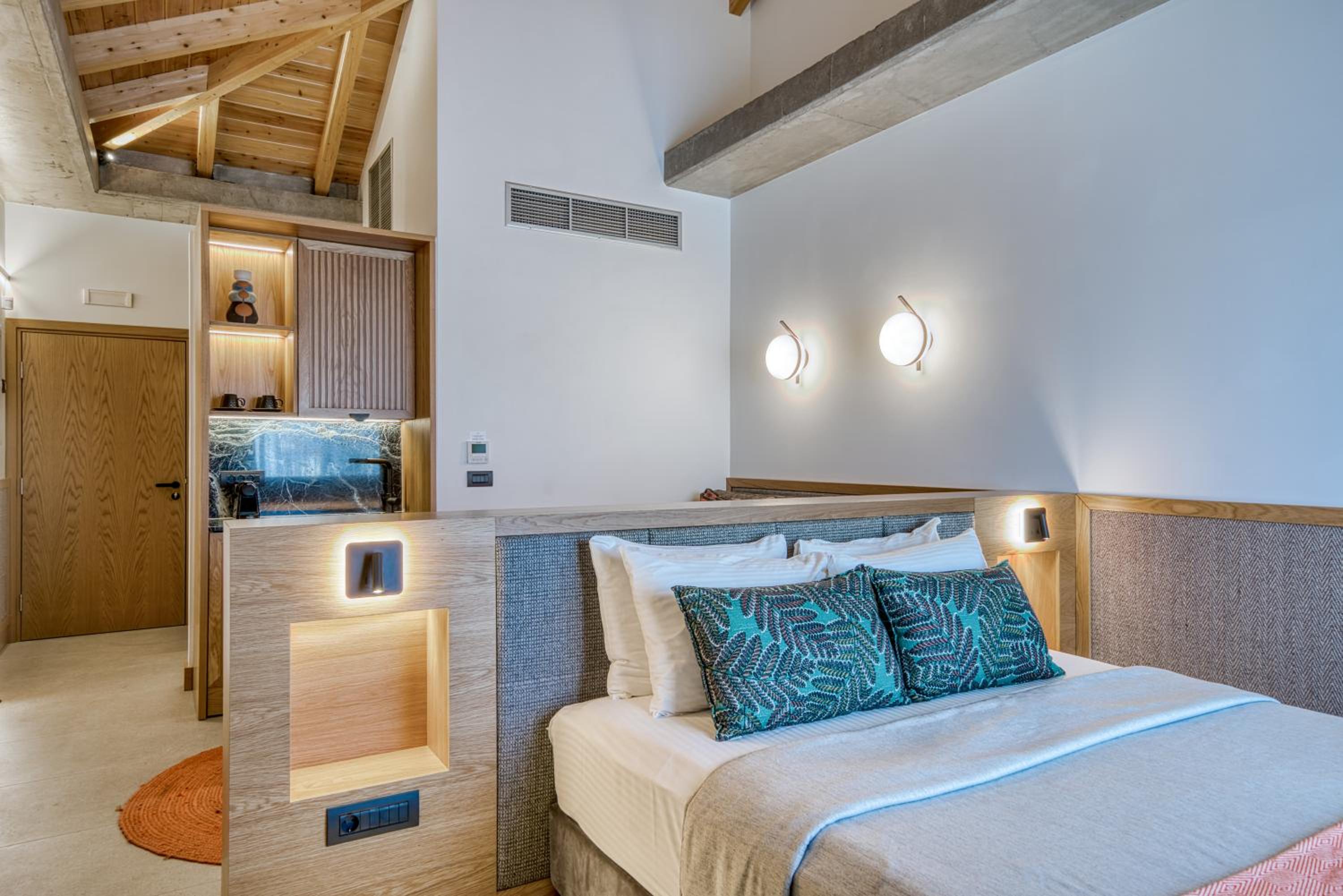 Junior Suite with Balcony and Partial Sea View - Photo 7