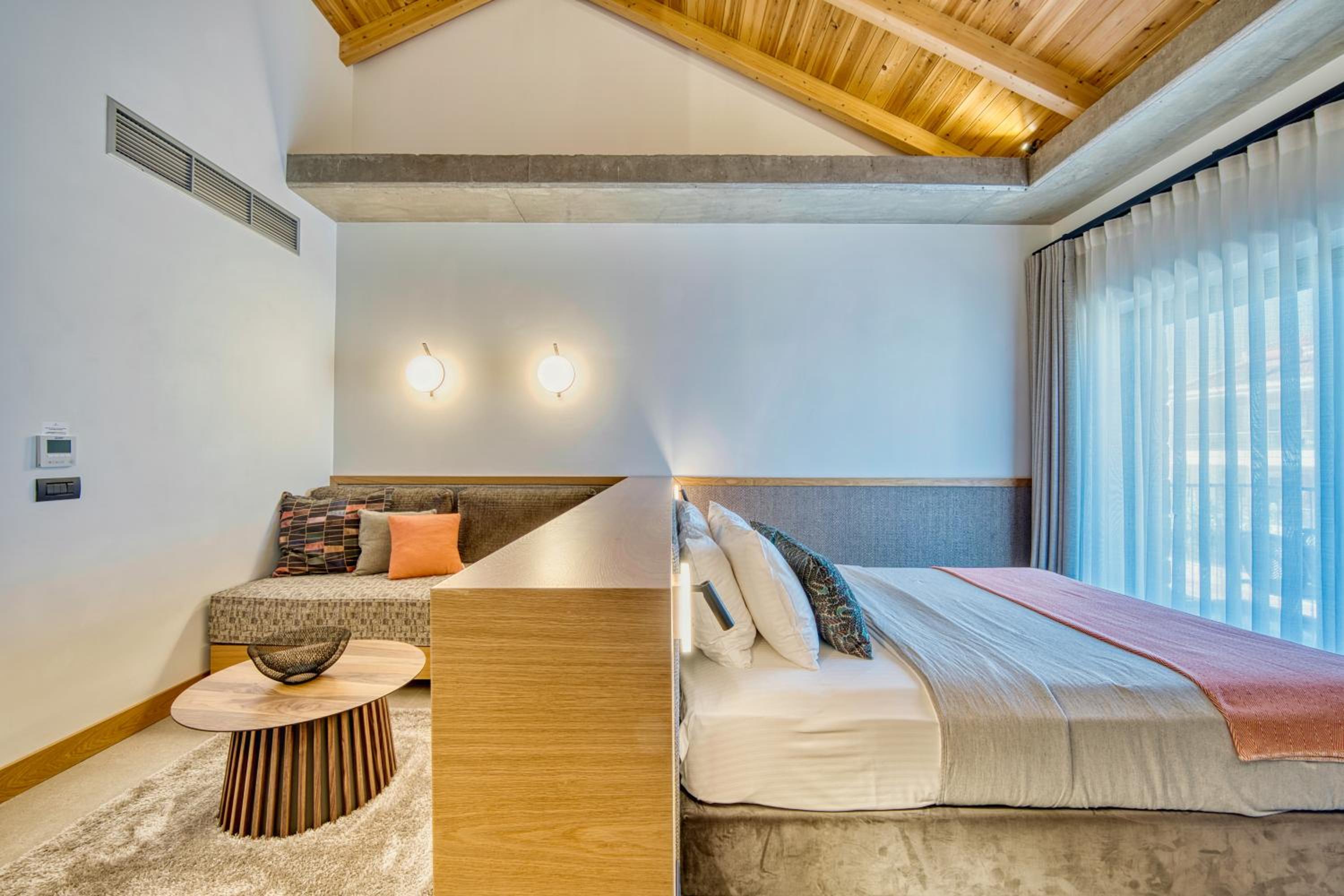 Junior Suite with Balcony and Partial Sea View - Photo 16
