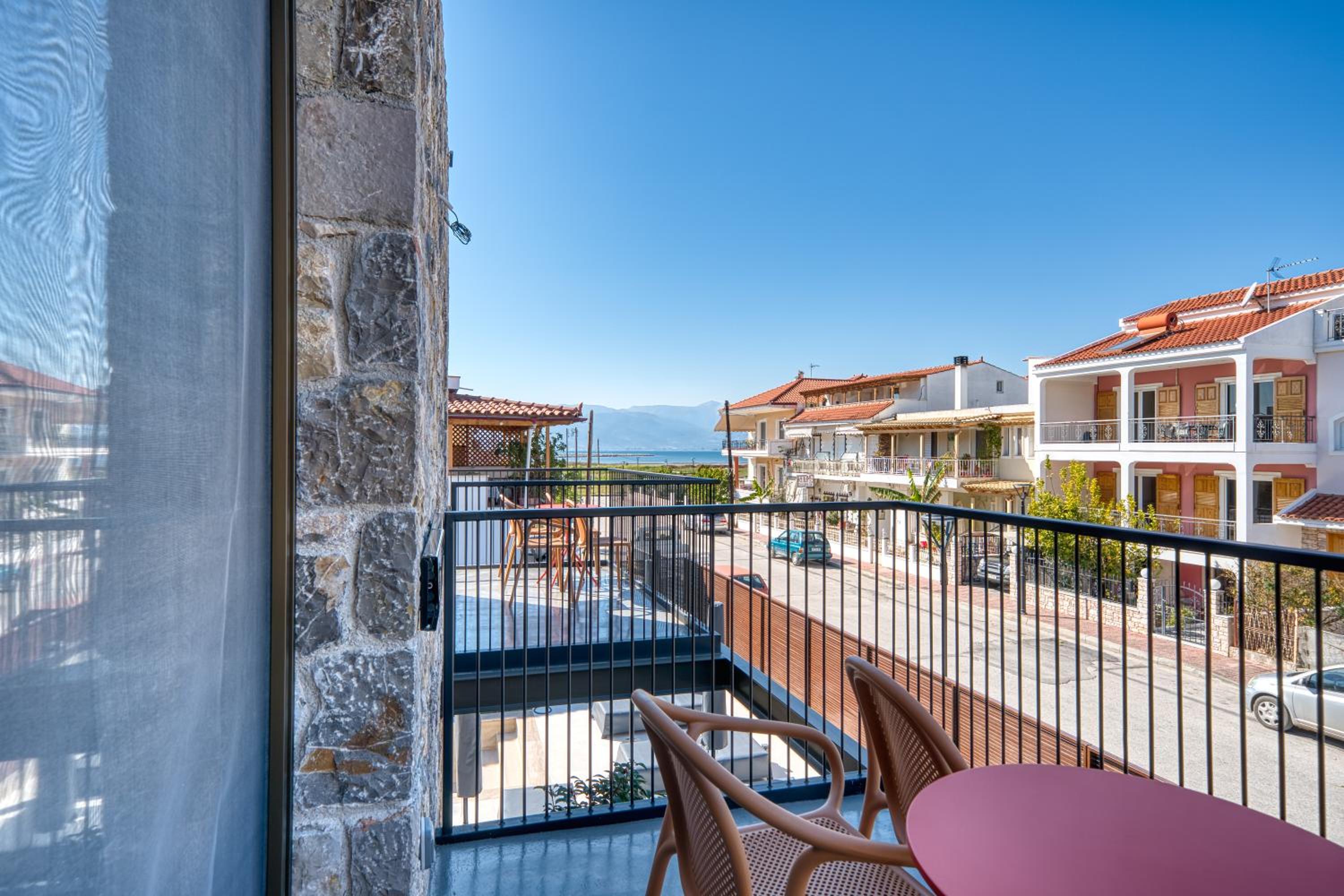 Junior Suite with Balcony and Partial Sea View - Photo 17
