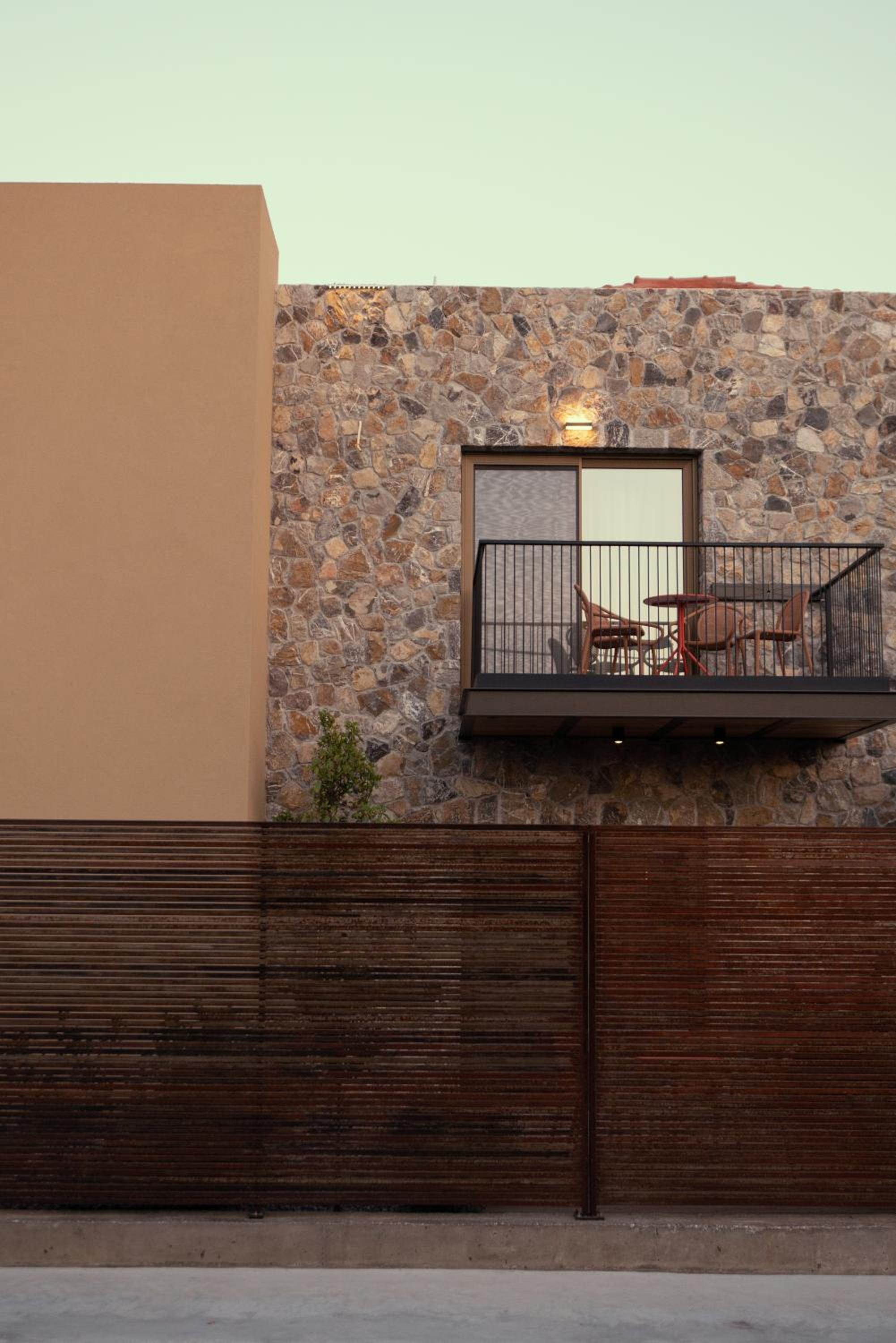 Junior Suite with Balcony and Partial Sea View - Photo 3