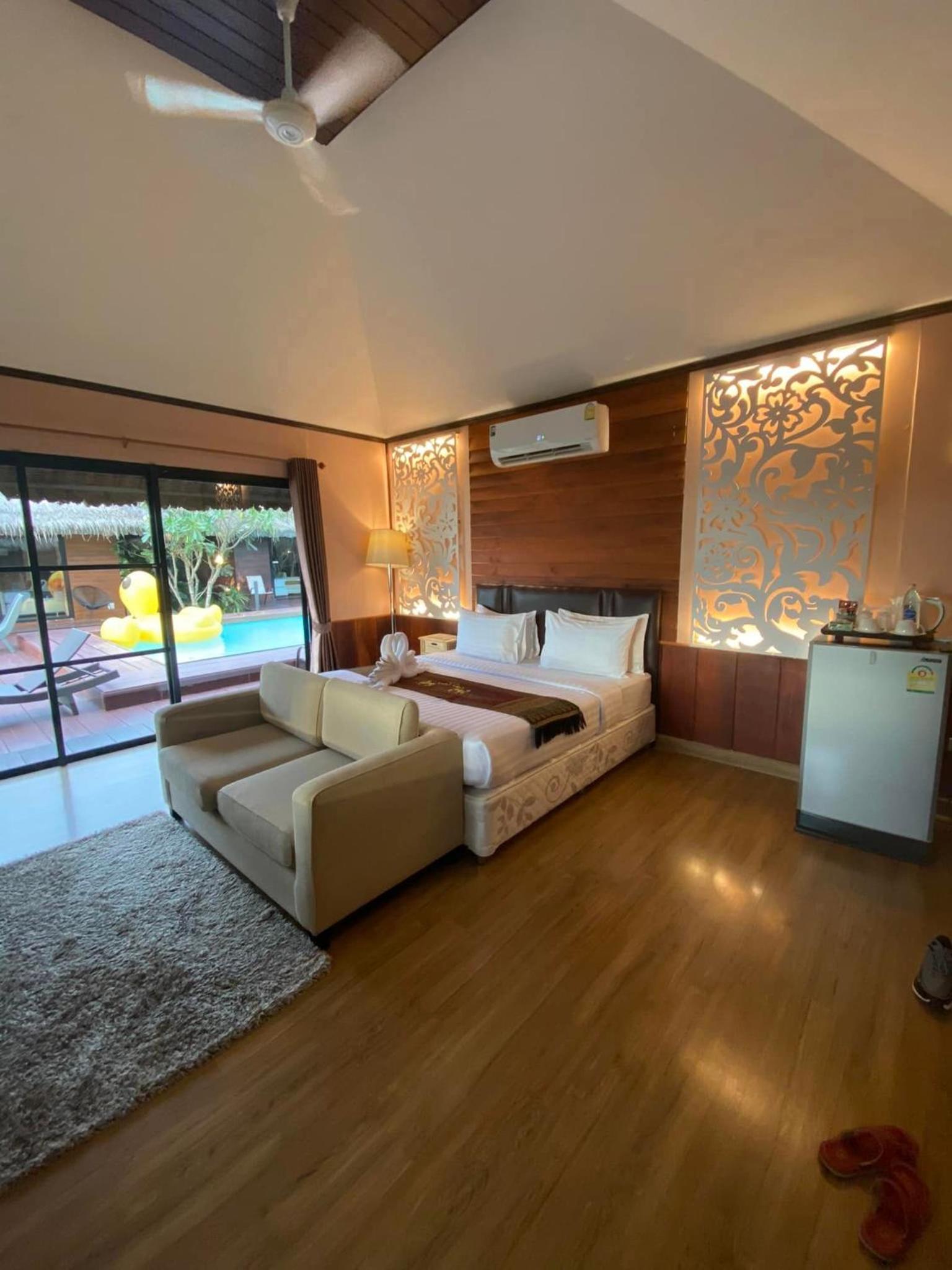 Villa with Lake View - Photo 1