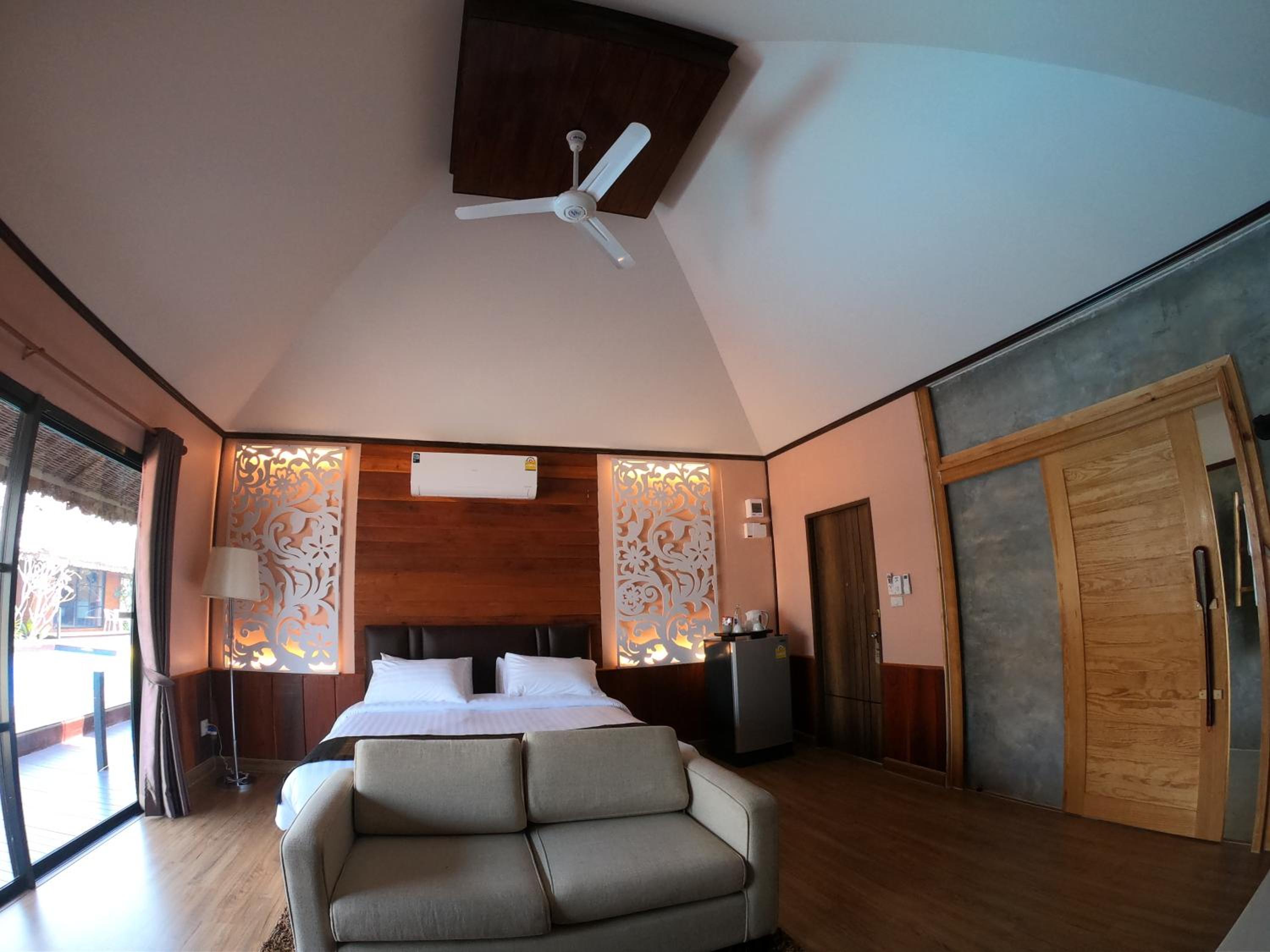Villa - Photo 1