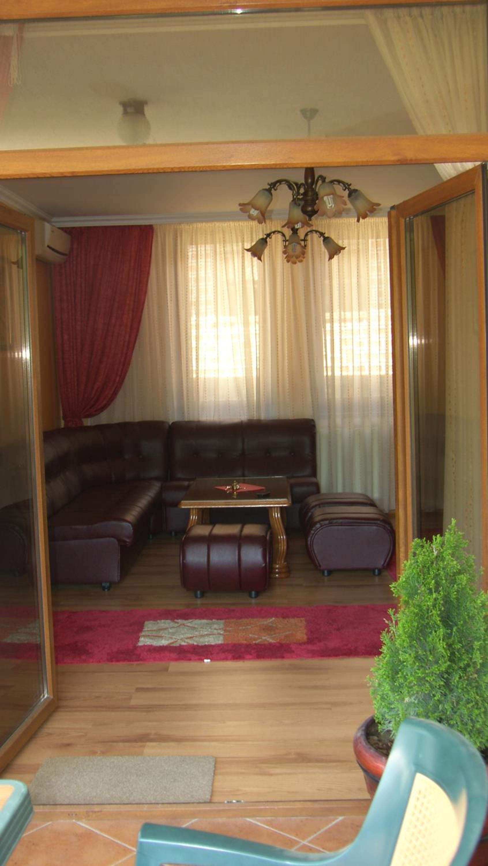 Suite - Photo 1