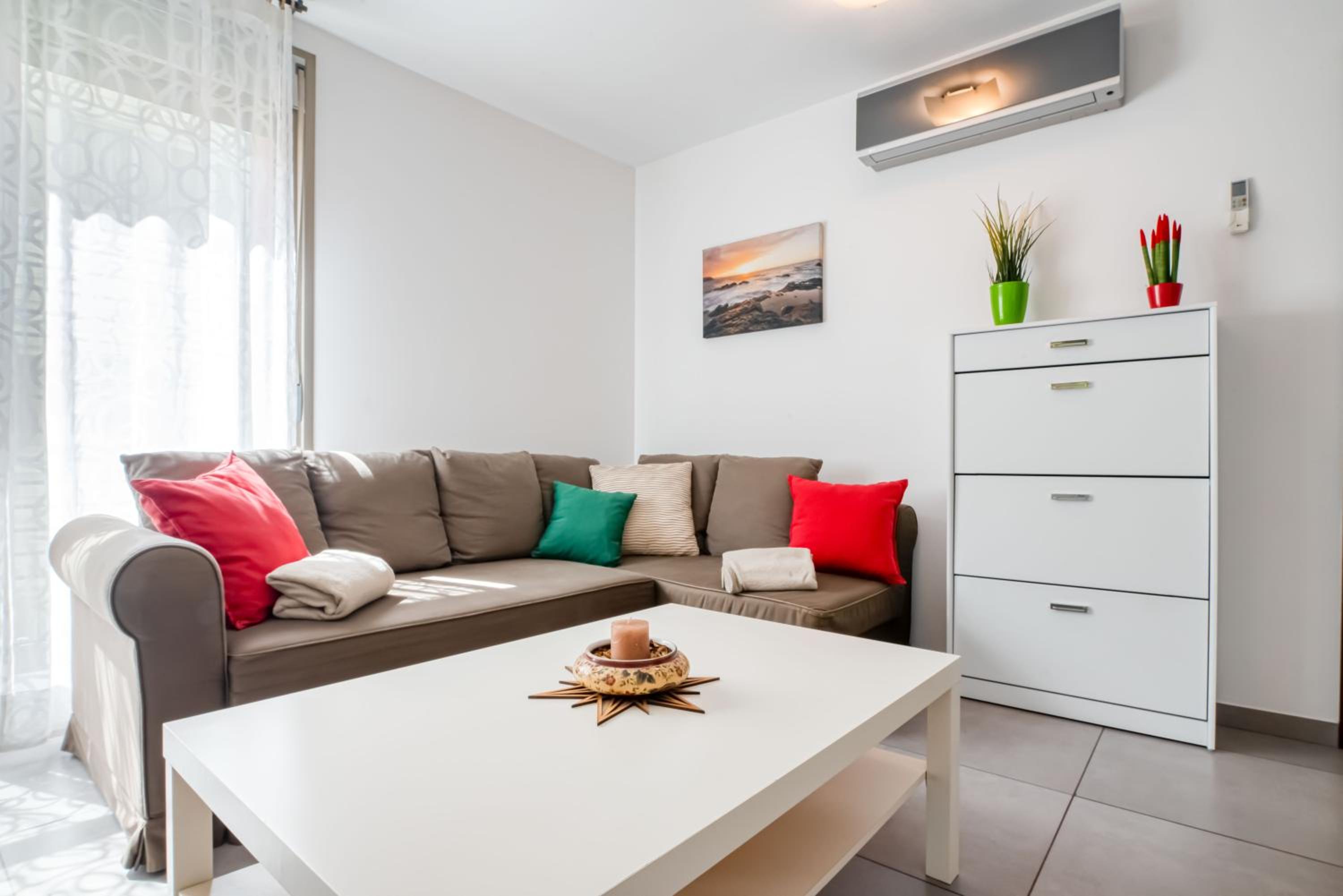 Two-Bedroom House - Photo 22