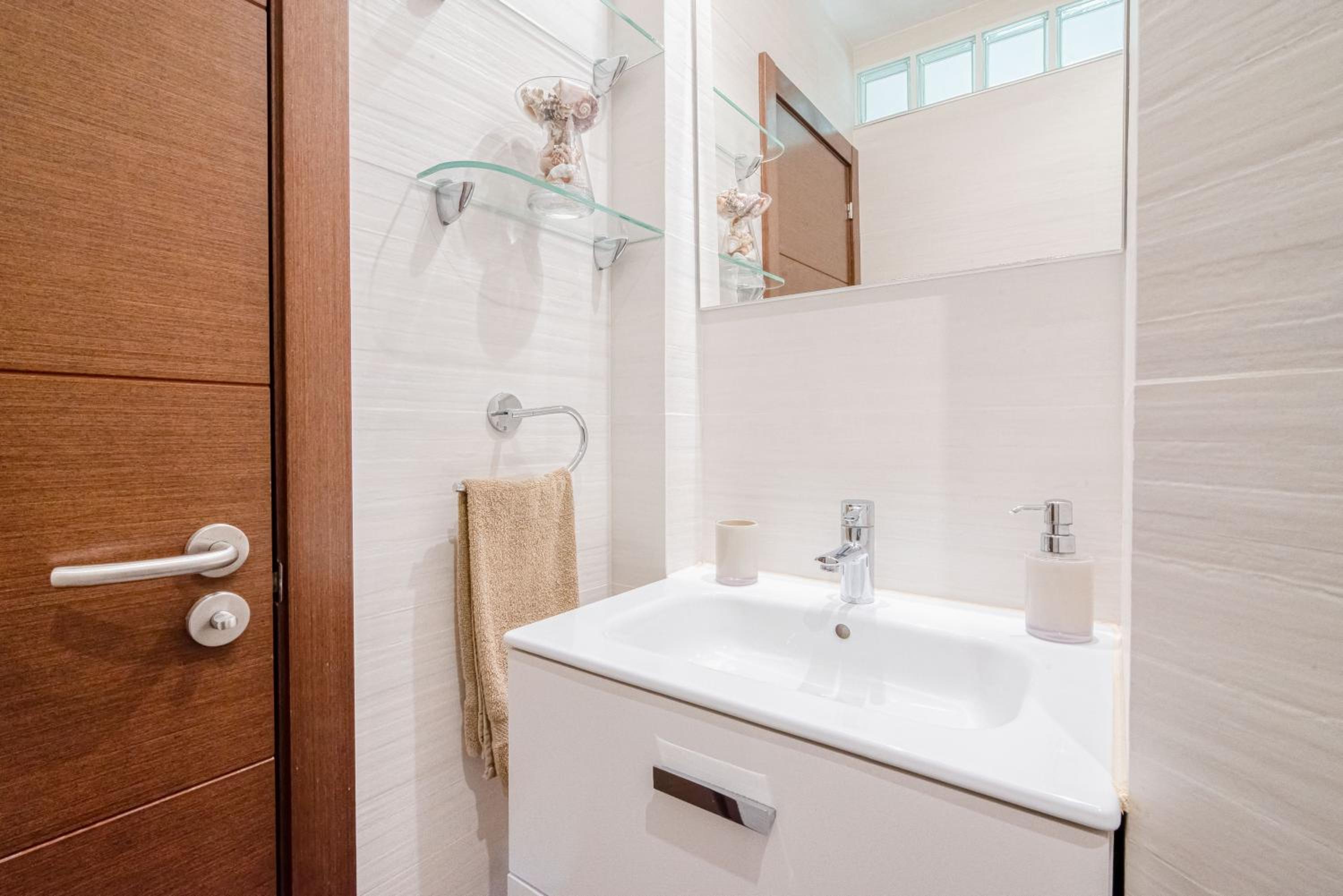 Two-Bedroom House - Photo 16