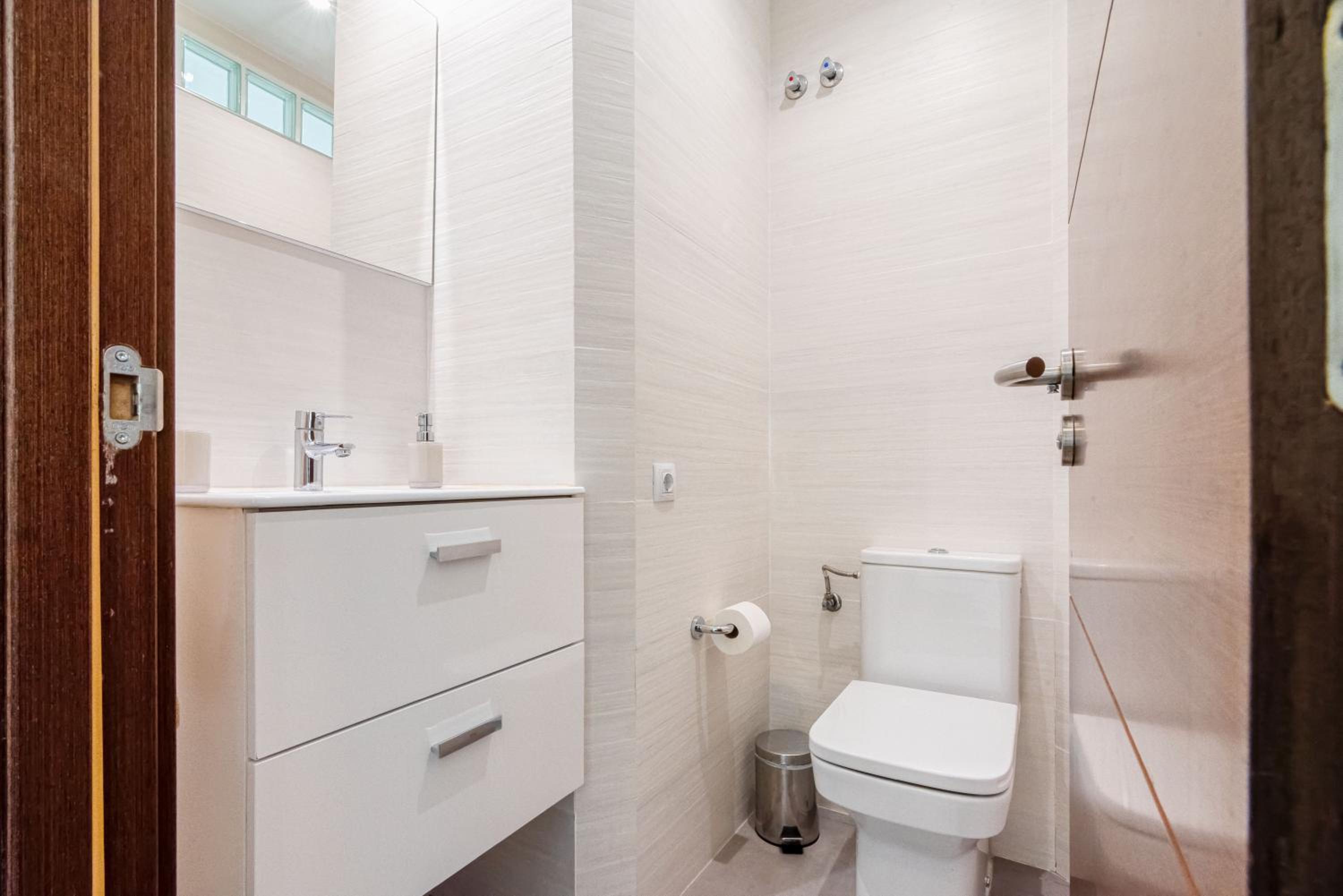 Two-Bedroom House - Photo 2