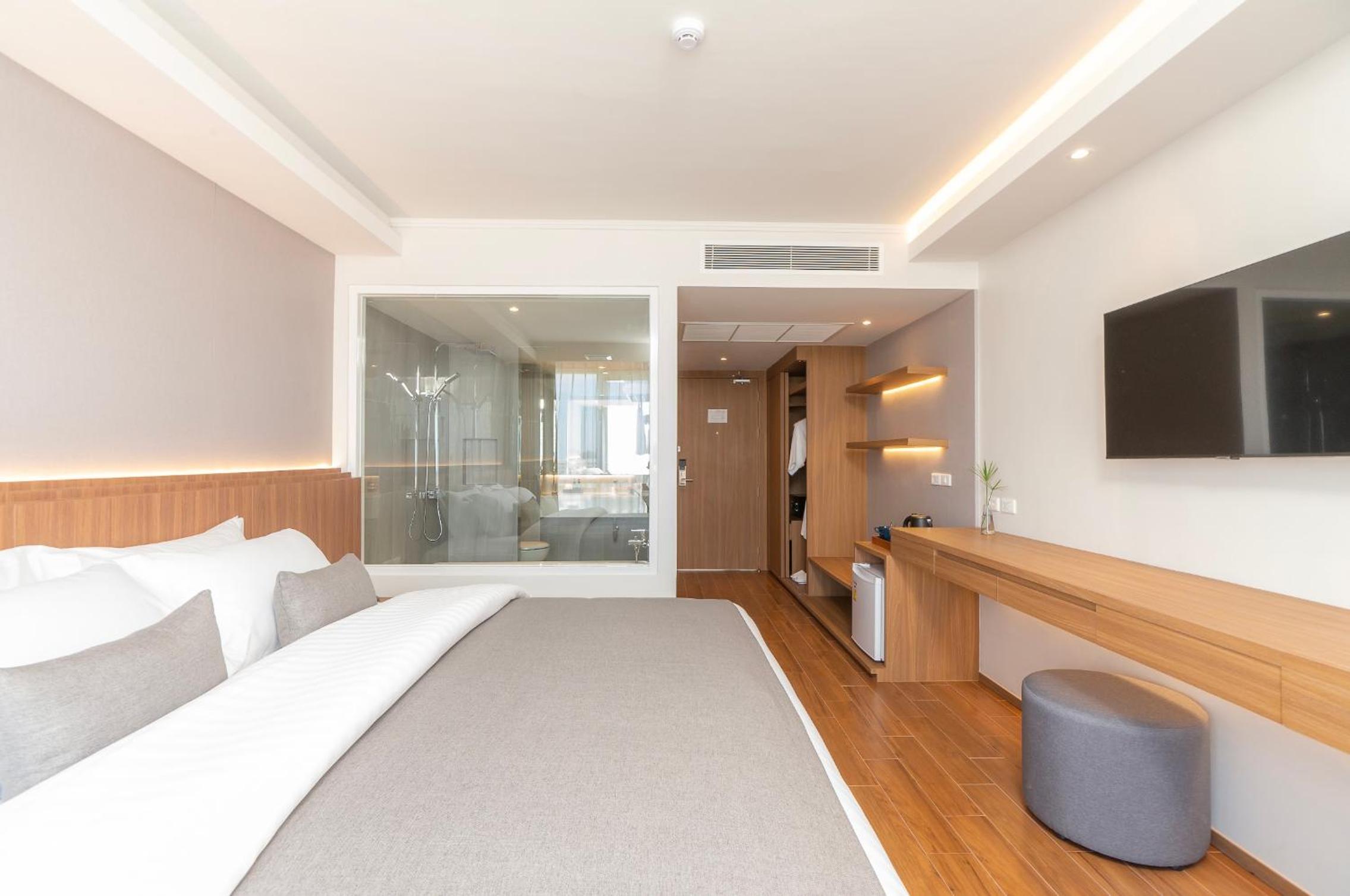 Superior King Room - Photo 9