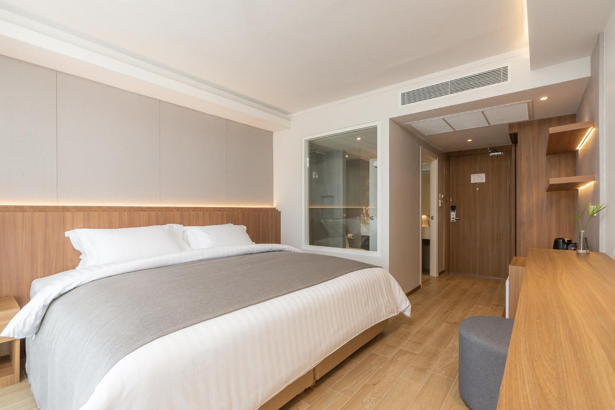 Superior King Room - Photo 10