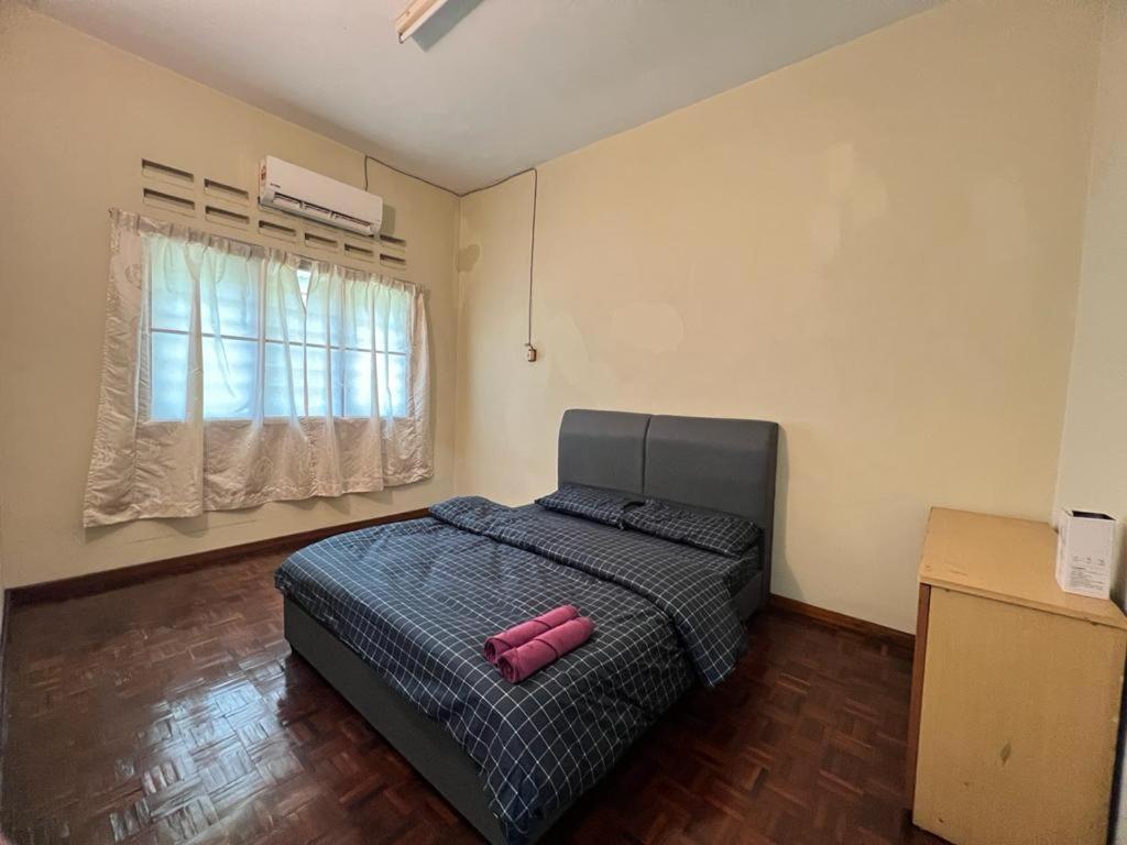 Three-Bedroom Apartment photo 2