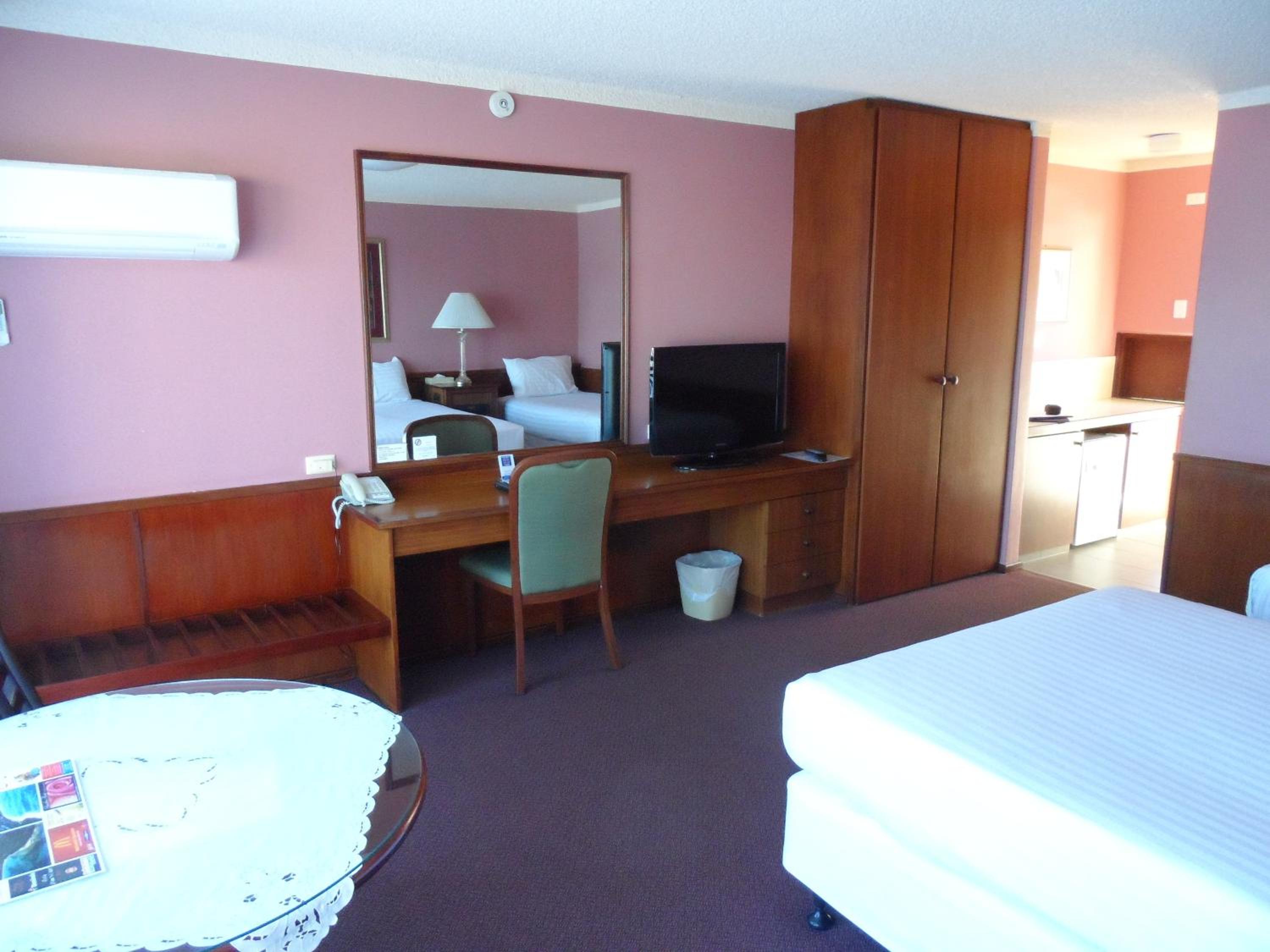 Twin Room - Photo 4