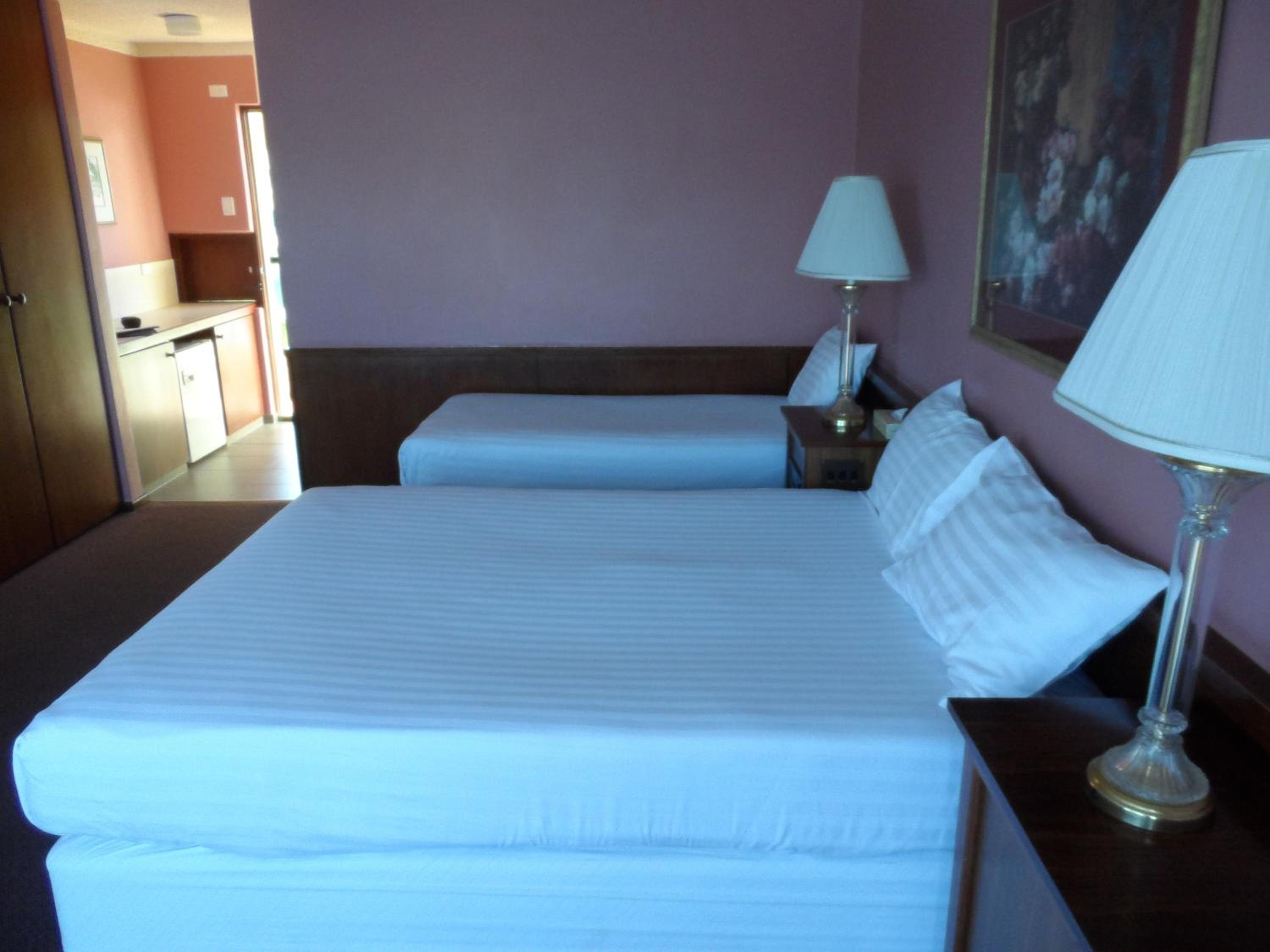 Twin Room - Photo 3