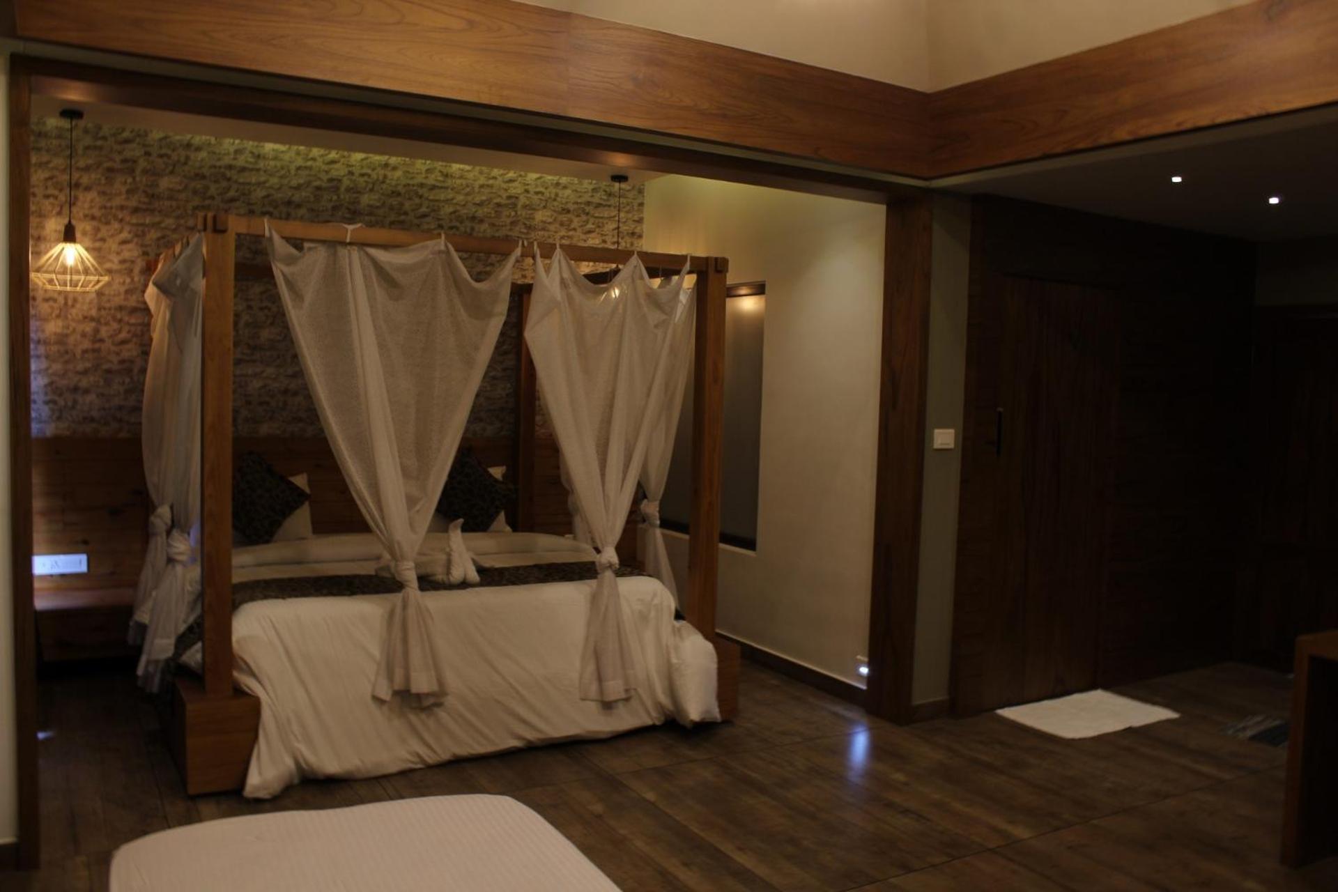 Family Suite with Balcony - Photo 5