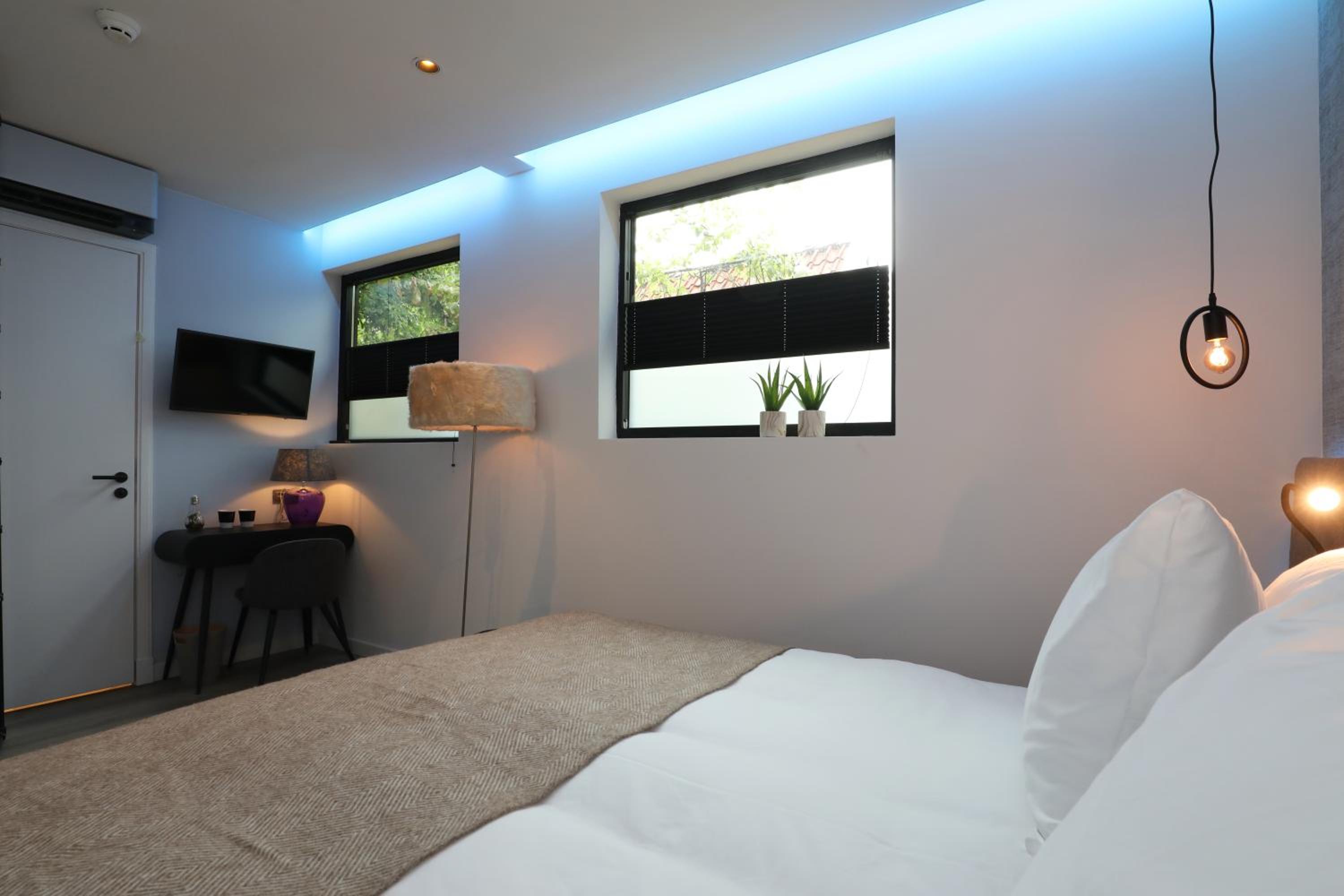 Superior King Room - Photo 2