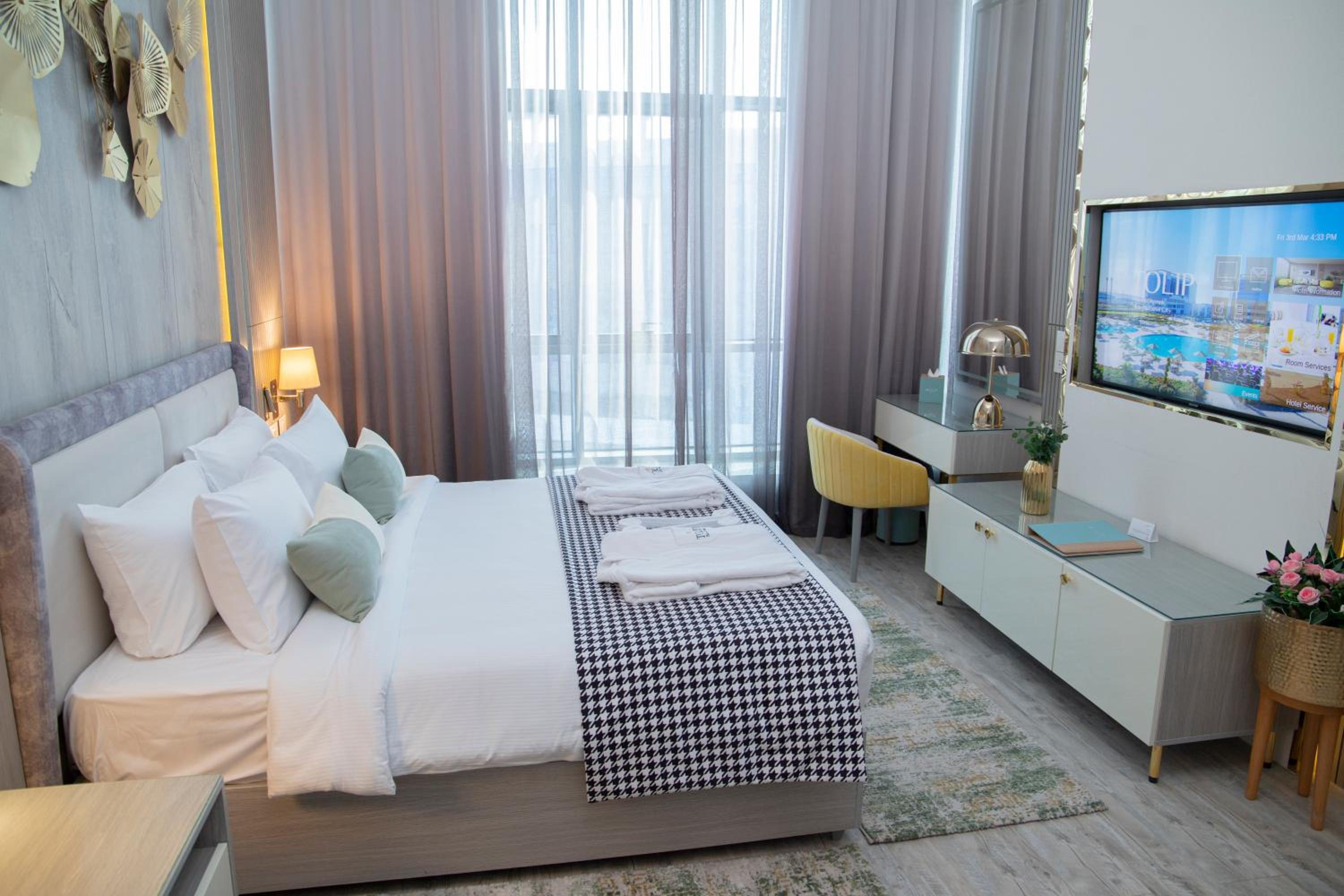 Junior Suite with Pool View