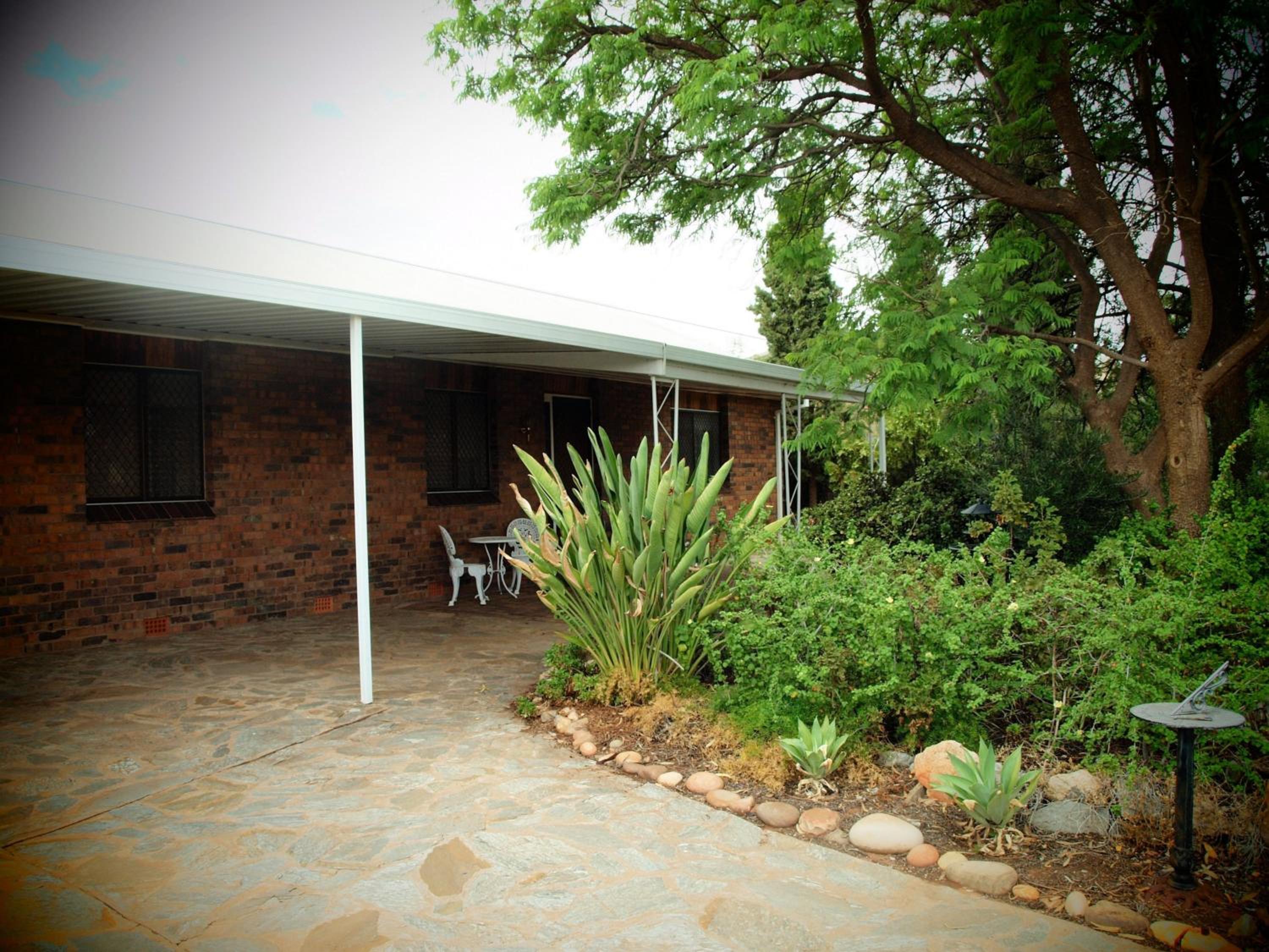 Three-Bedroom House photo 3