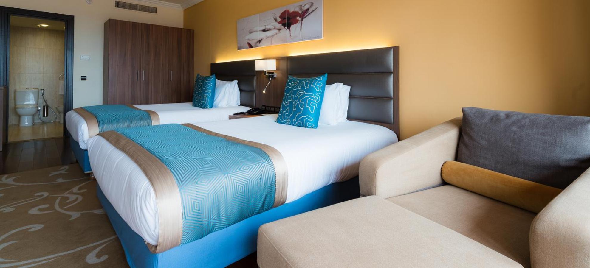 Prestige Suite Jaccuzi One Double Room With Pool View thumbnail 5