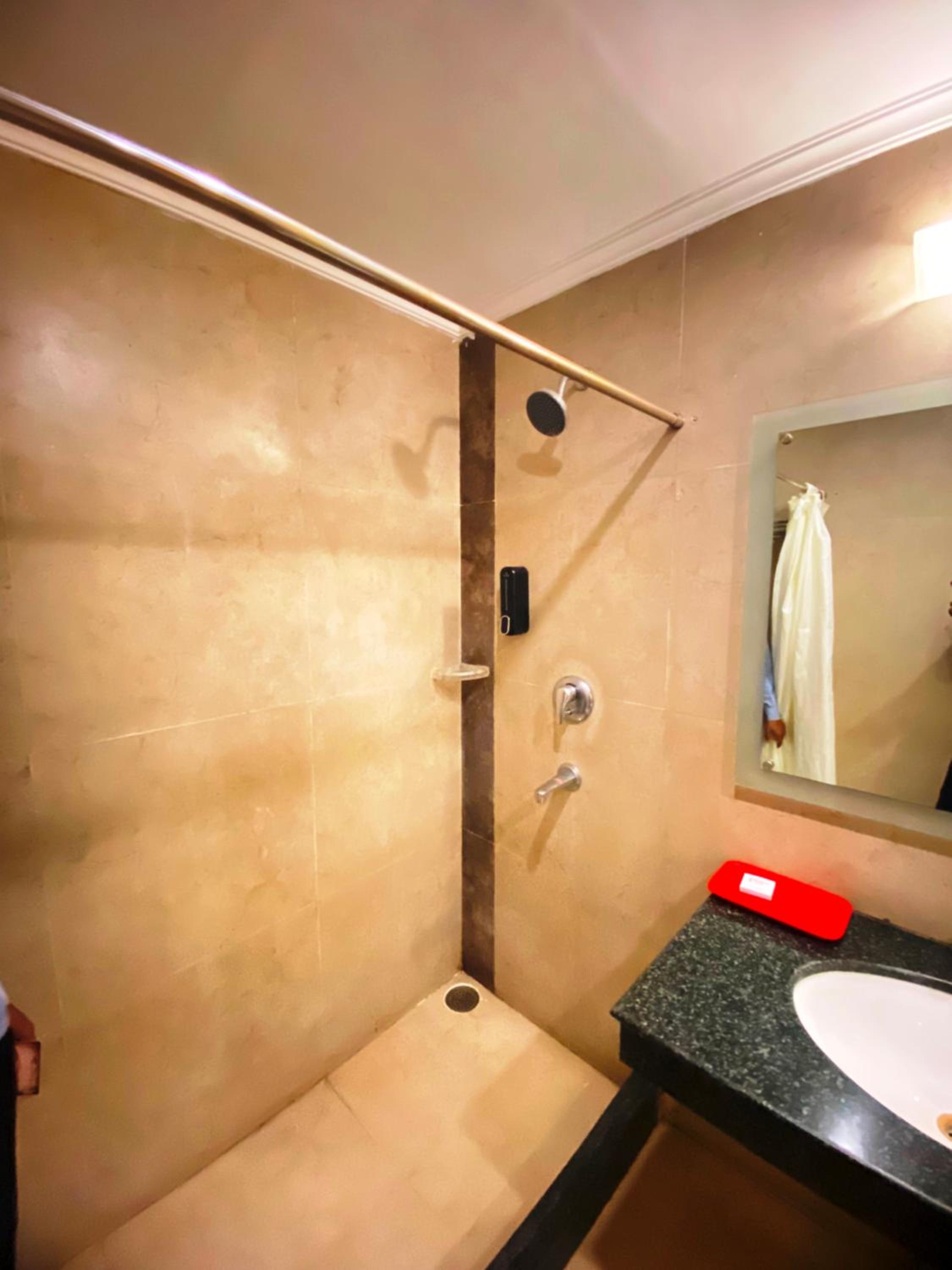 Executive Suite - Photo 13