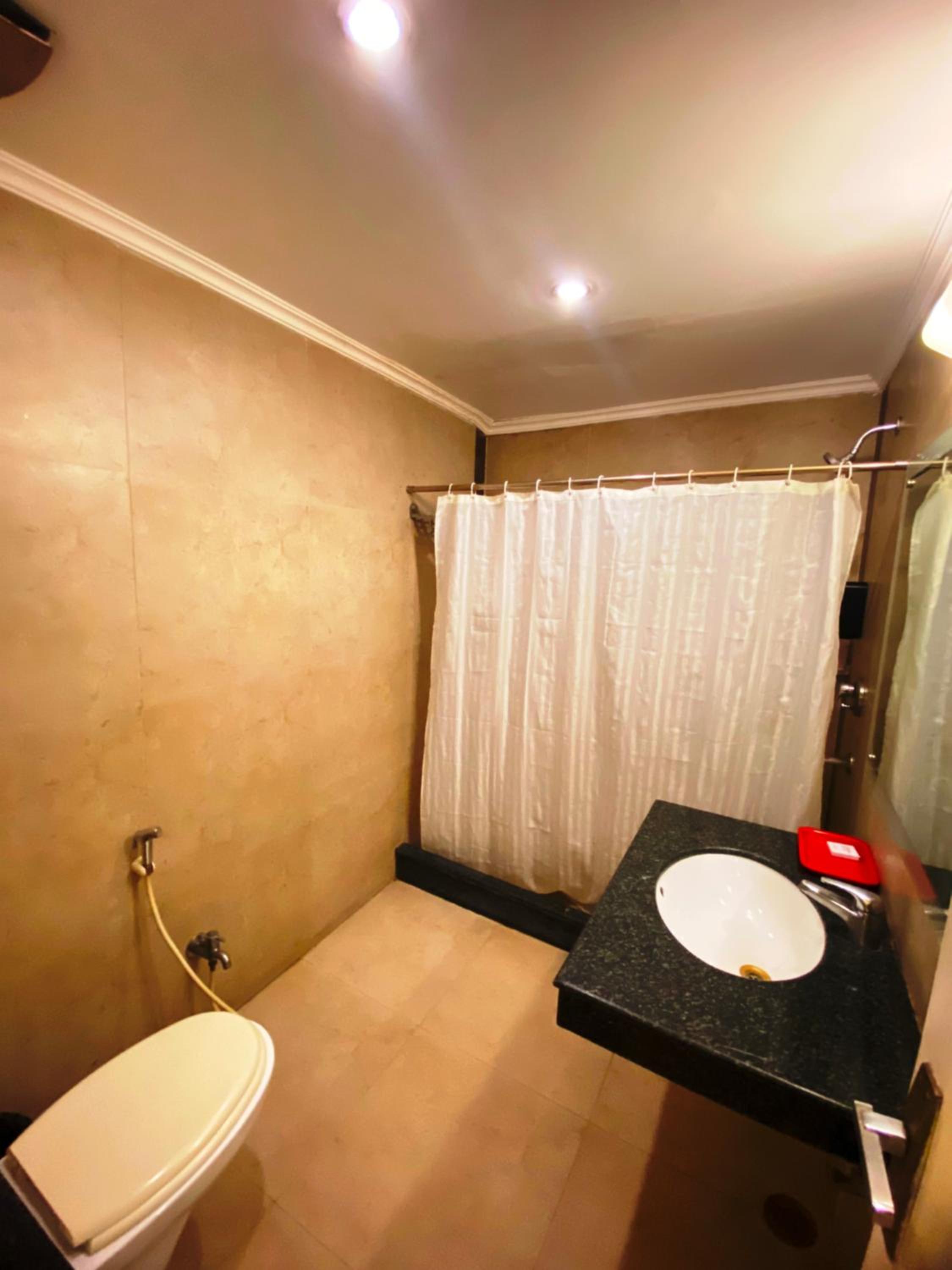 Executive Suite - Photo 6