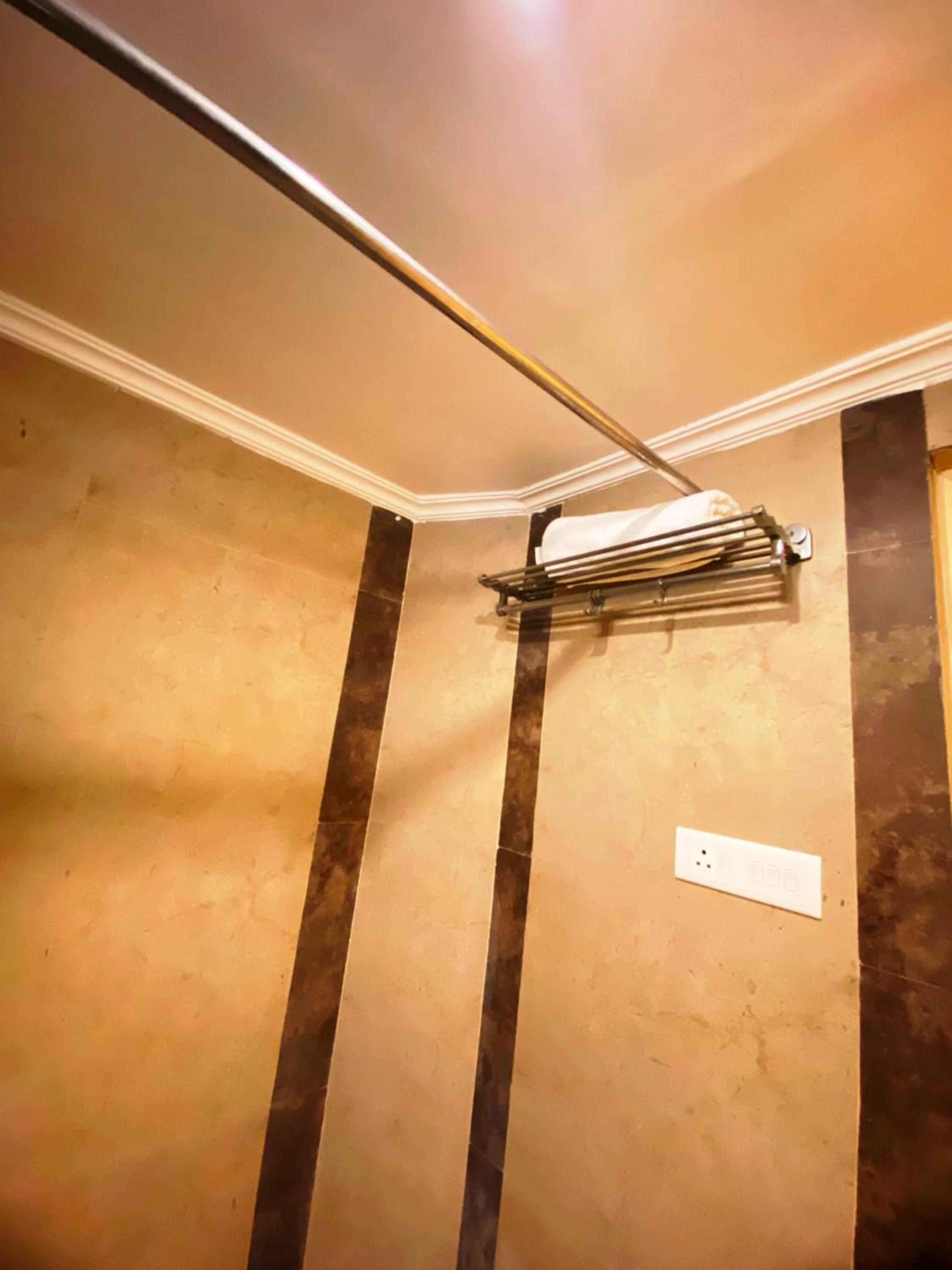 Executive Suite - Photo 9