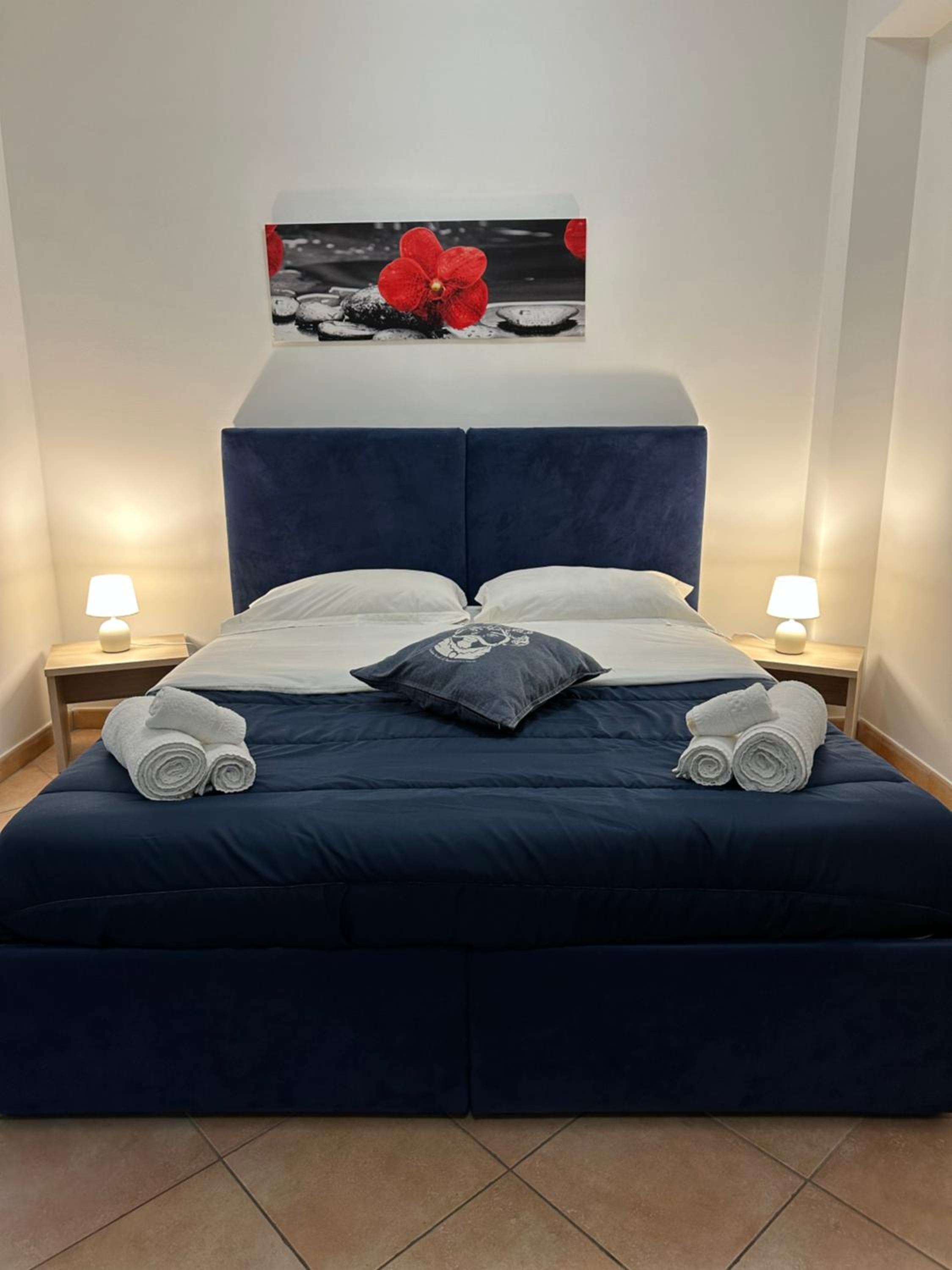 One-Bedroom Apartment - Photo 2