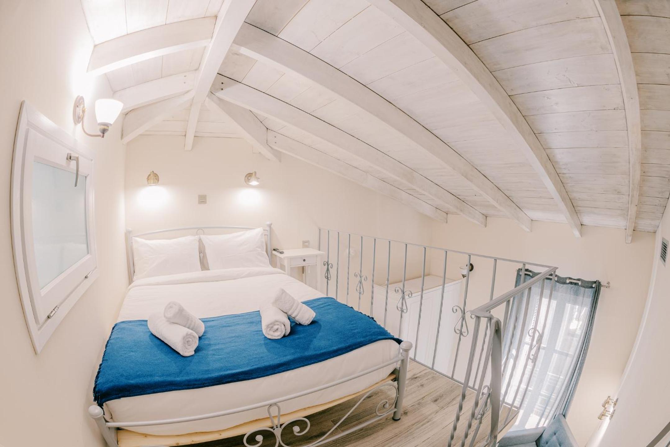 Gorgo Triple Room with Balcony 3rd Floor photo 3