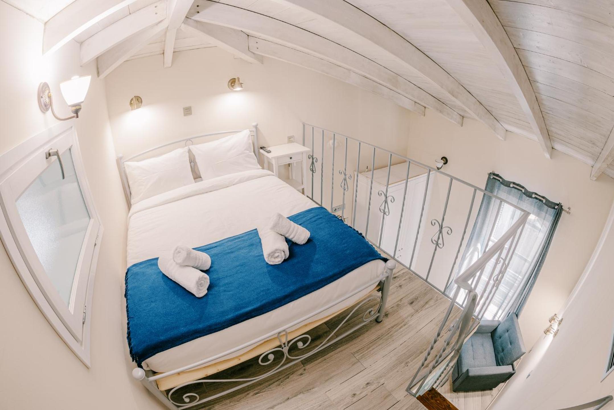 Gorgo Triple Room with Balcony 3rd Floor photo 2