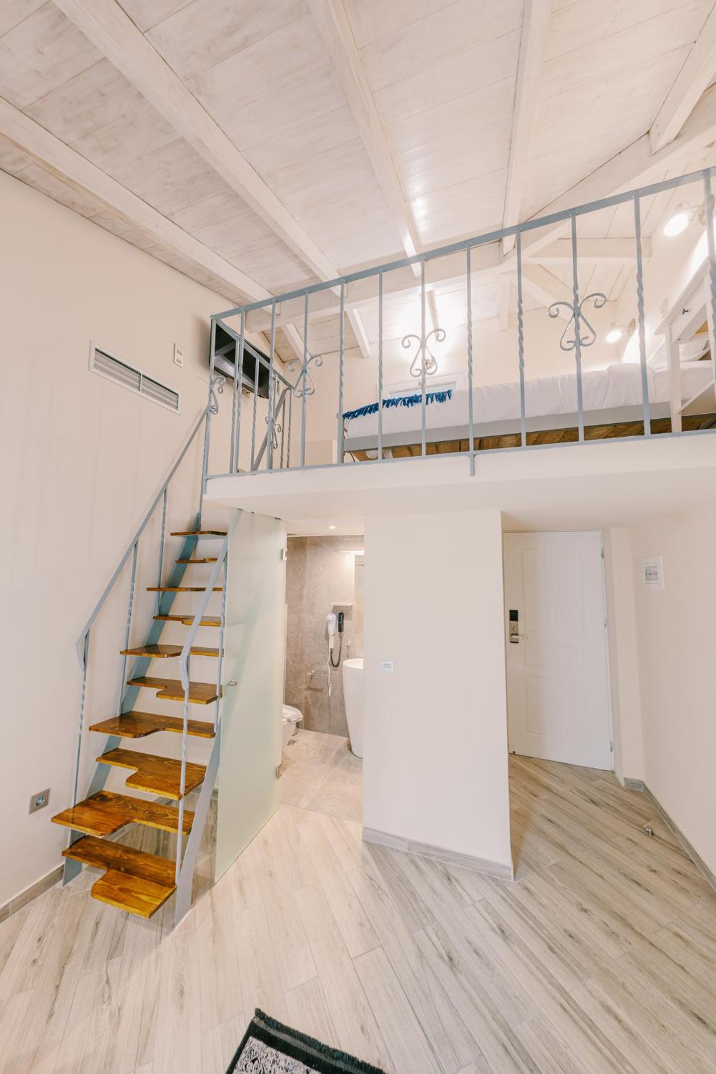 Gorgo Triple Room with Balcony 3rd Floor photo 1