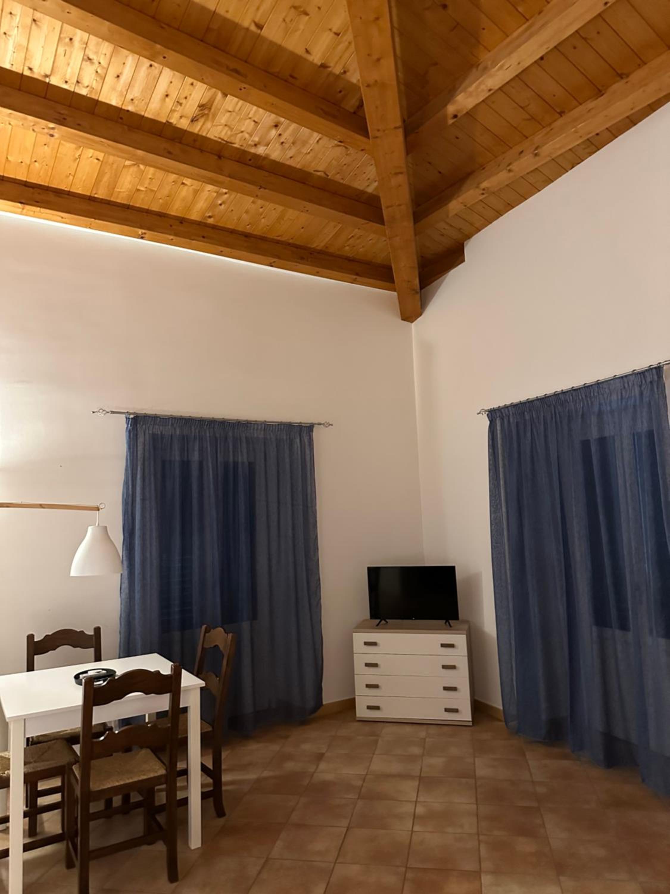 One-Bedroom Apartment - Photo 6