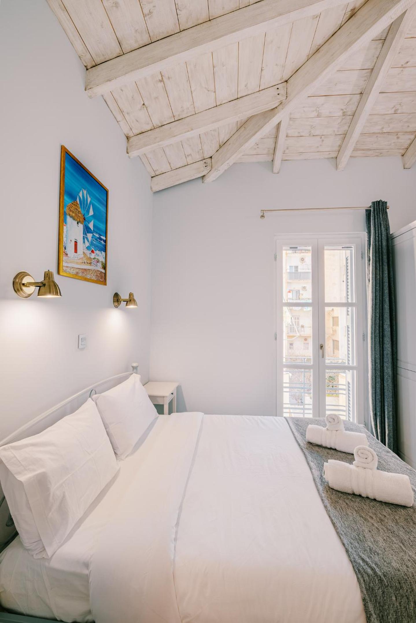 Philaenis Deluxe Double Room with Balcony 3rd Floor photo 2