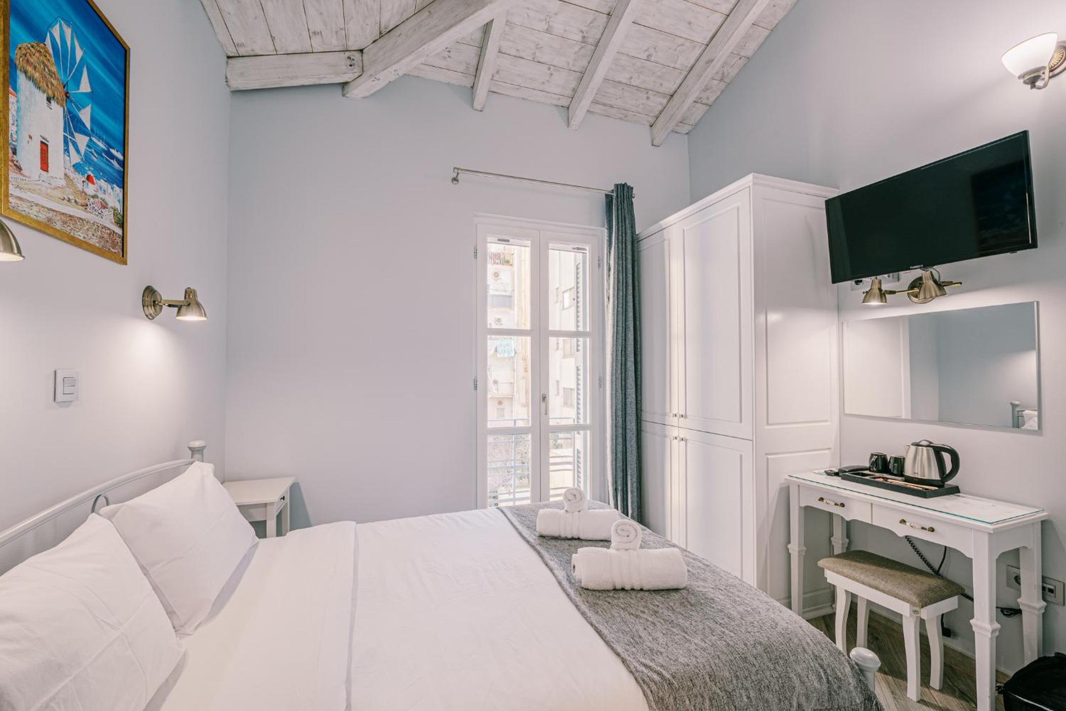Philaenis Deluxe Double Room with Balcony 3rd Floor photo 1