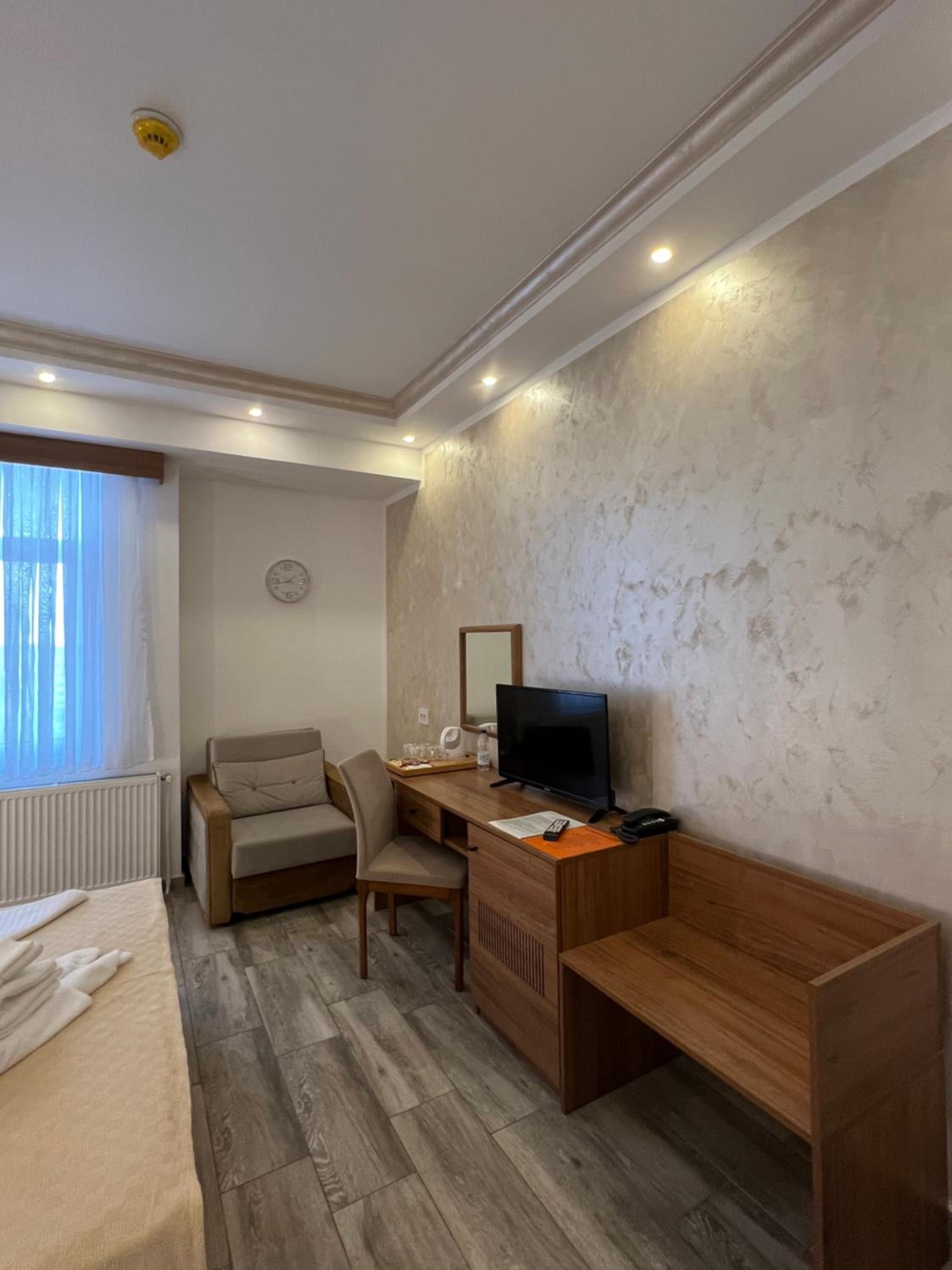 Double Room - Photo 2