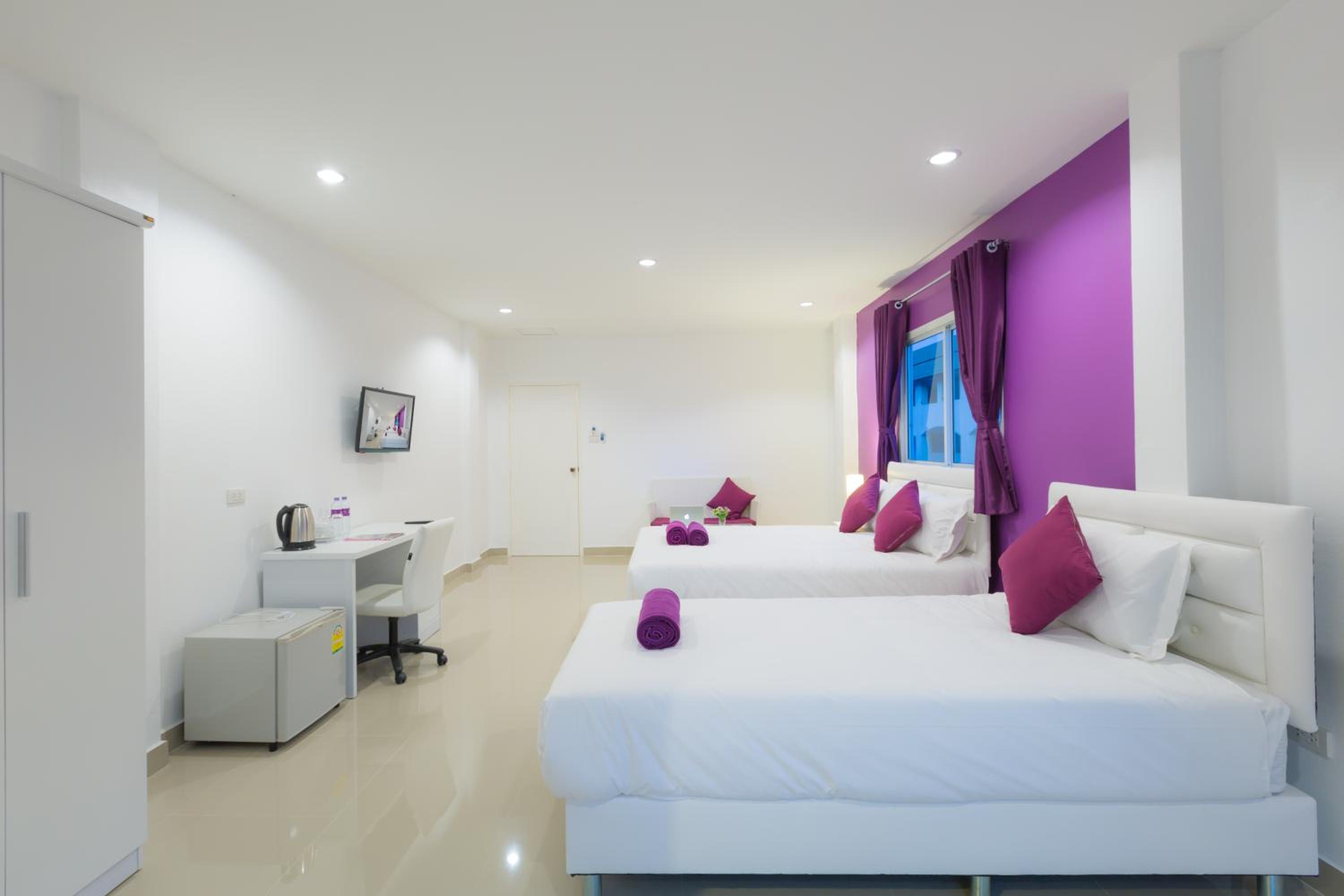 Deluxe Family Room - Photo 2